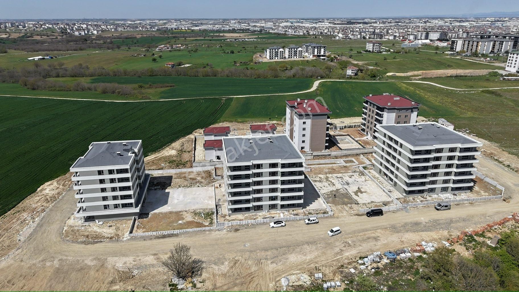Çerkezköy Tepe’de Site İçi Havuzlu 3+1 Satılık Daireler