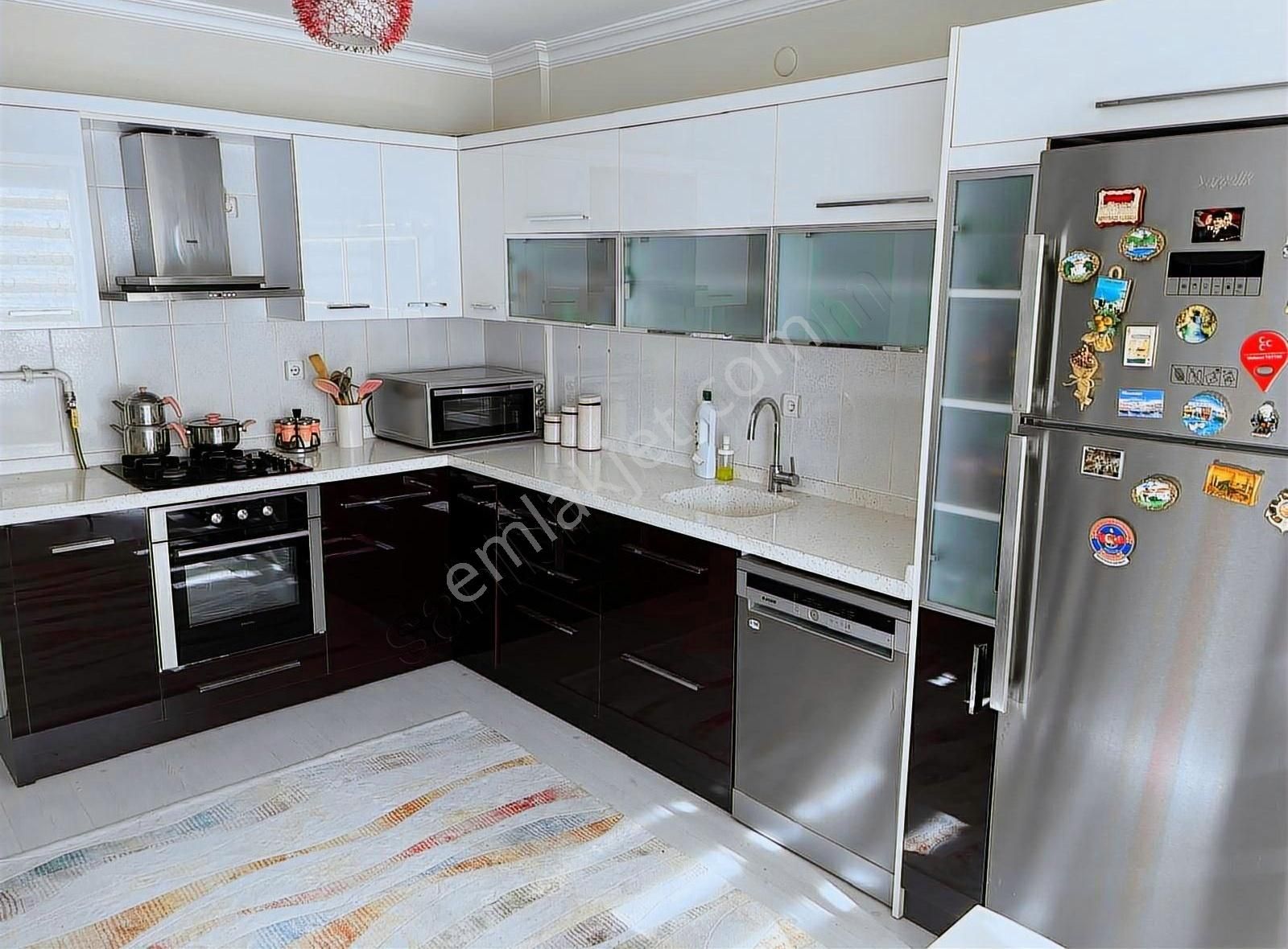 Afyon Merkez Satılık Lüks 4+1 Daire 180m2 Örnekevler Yapılı