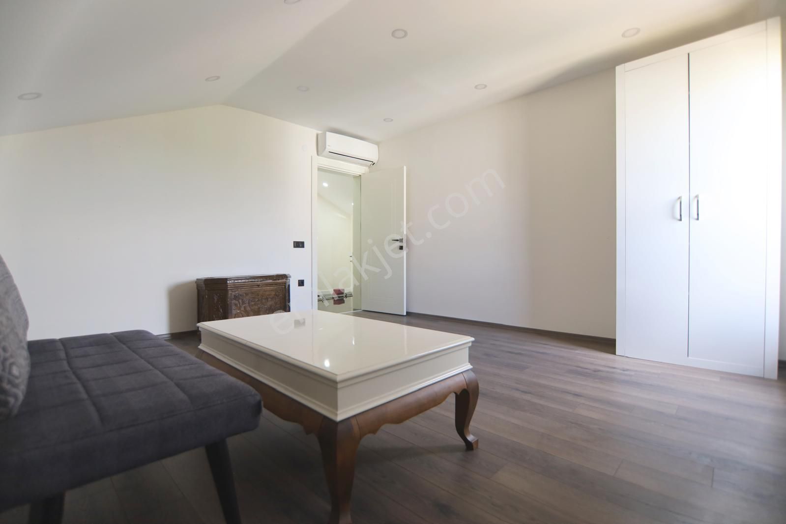 Nuray Ayhan'dan Yeşilbayırda Satılık Lüks Müstakil Tripleks Havuzlu Villa - Görsel 25