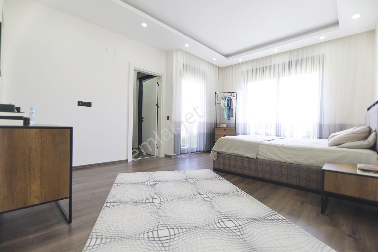 Nuray Ayhan'dan Yeşilbayırda Satılık Lüks Müstakil Tripleks Havuzlu Villa - Görsel 11