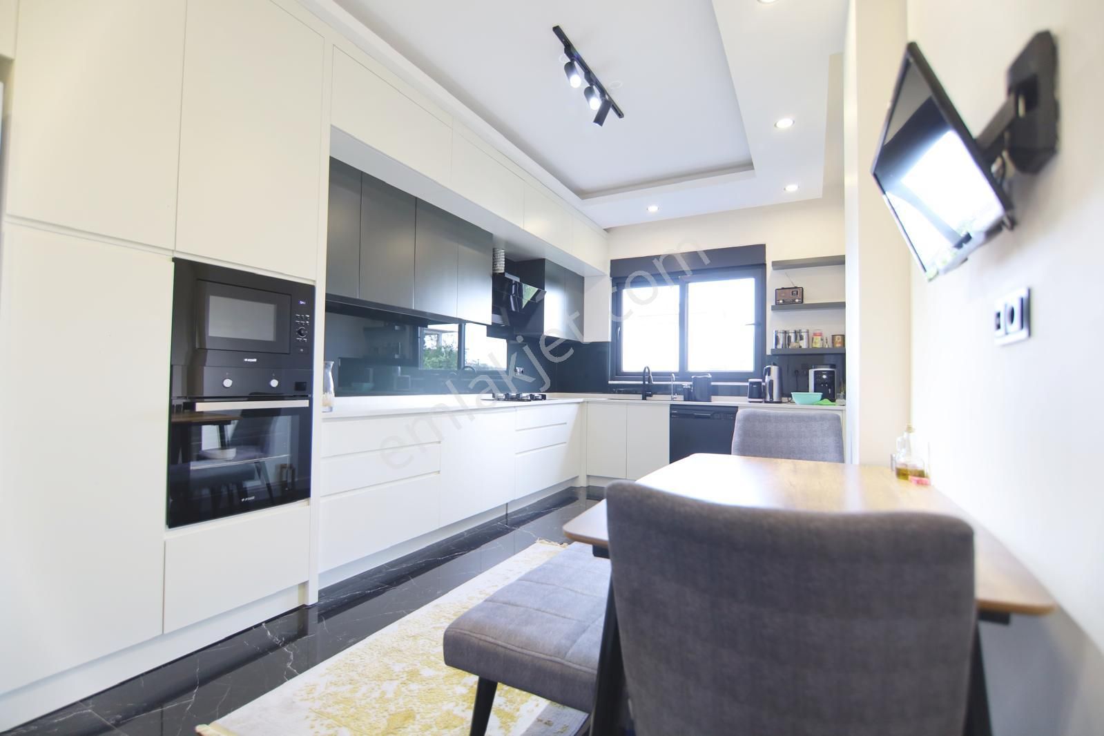 Nuray Ayhan'dan Yeşilbayırda Satılık Lüks Müstakil Tripleks Havuzlu Villa - Görsel 4