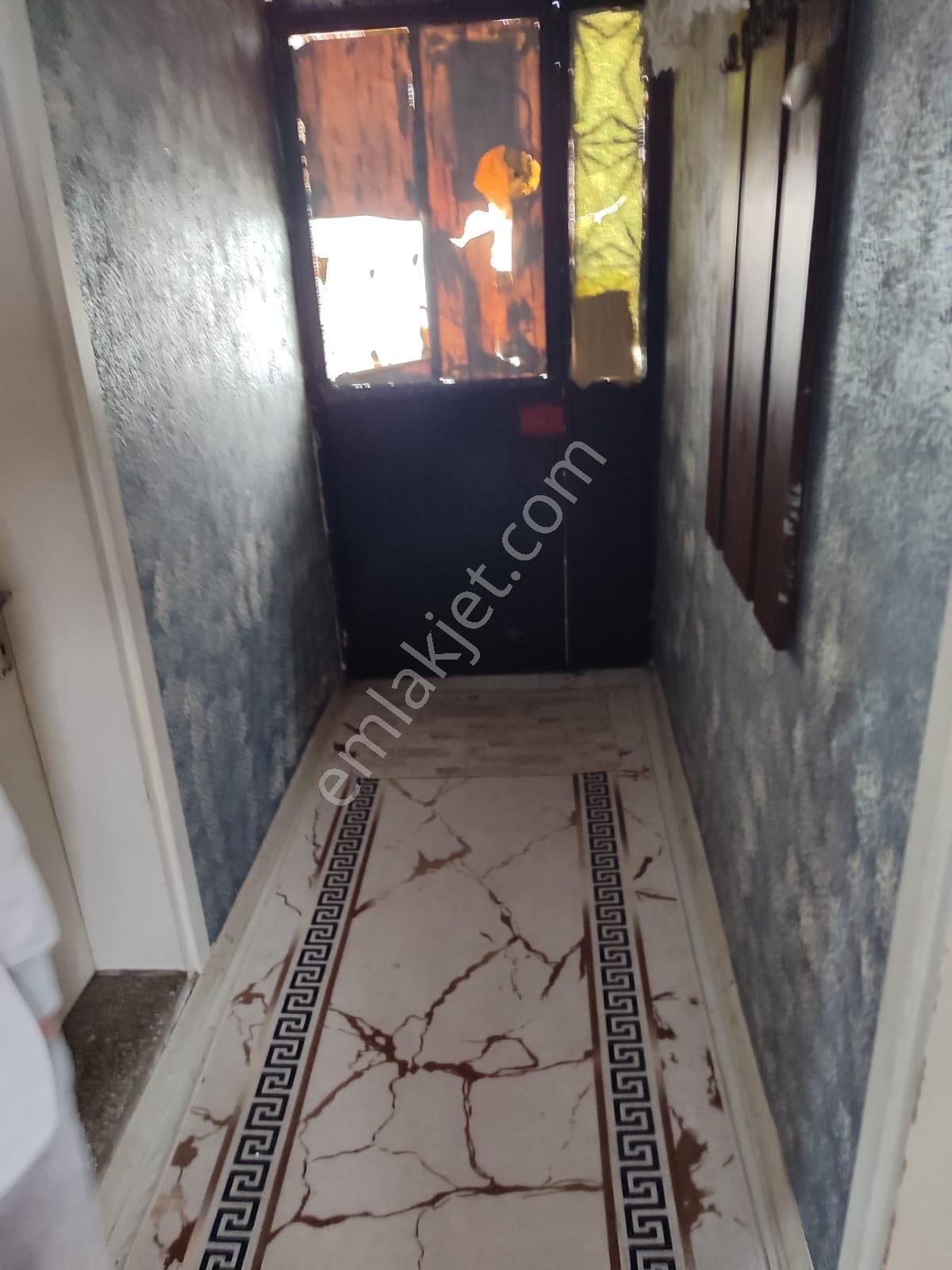 Acil Bayraklı Emek Mahde 155m2 3 Kata İmarlı Müstakil Ev - Görsel 5