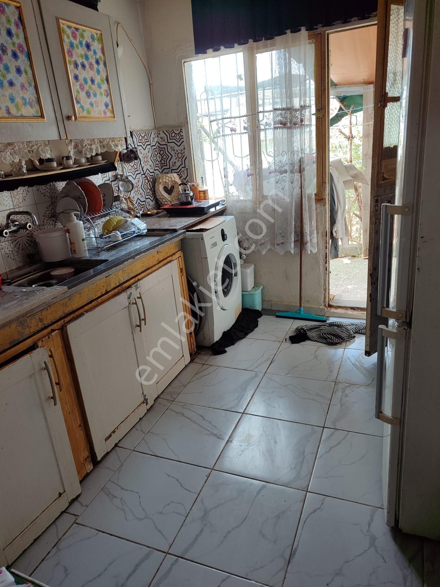 Acil Bayraklı Emek Mahde 155m2 3 Kata İmarlı Müstakil Ev - Görsel 4