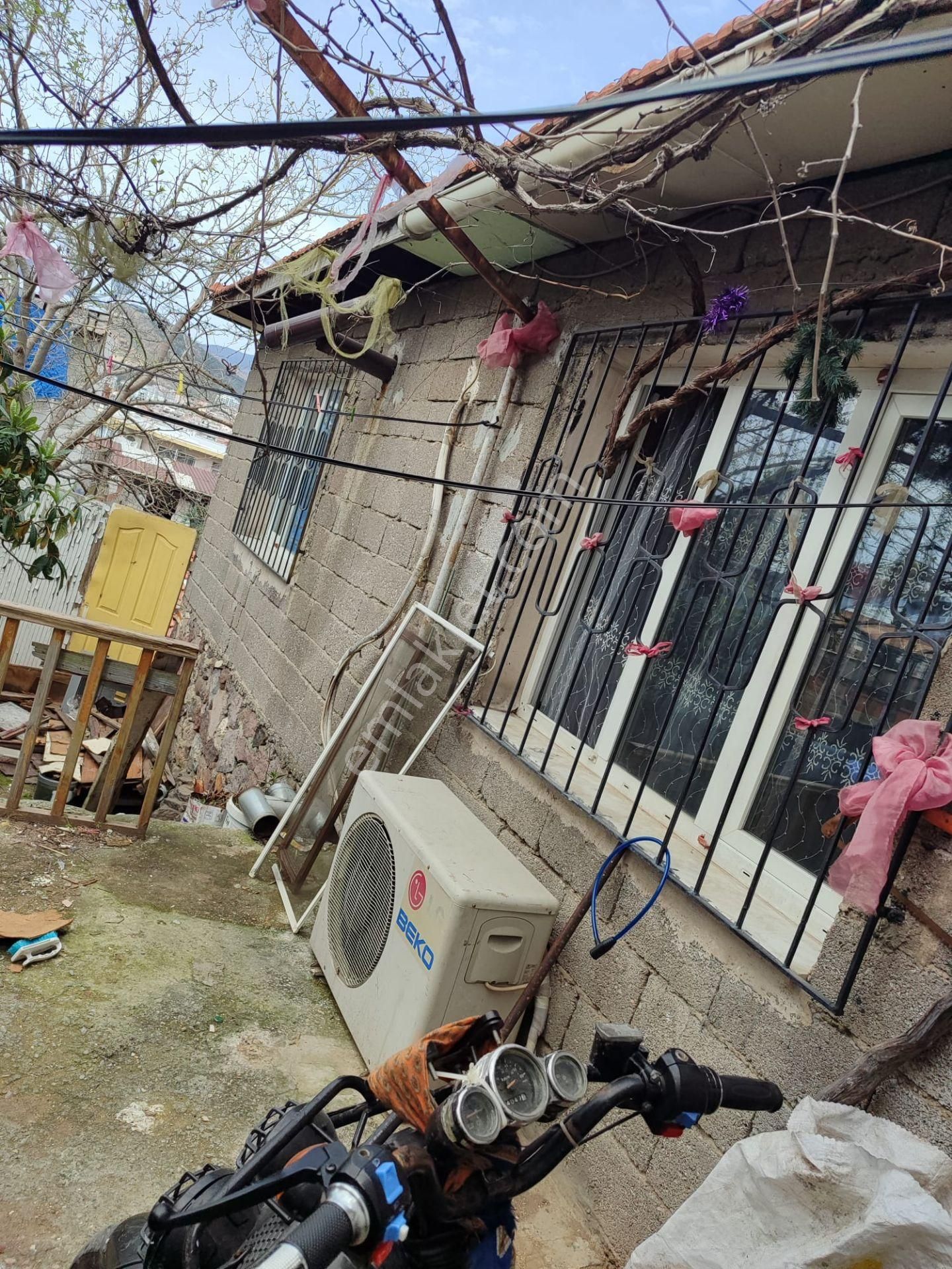 Acil Bayraklı Emek Mahde 155m2 3 Kata İmarlı Müstakil Ev - Görsel 6