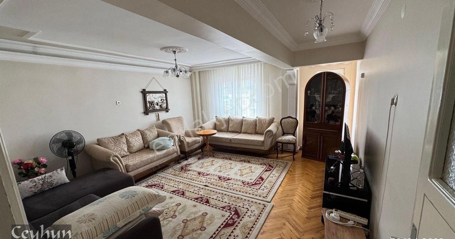 Yapı Kredi Bankasının Üstünde 3+1 Satılık Daire