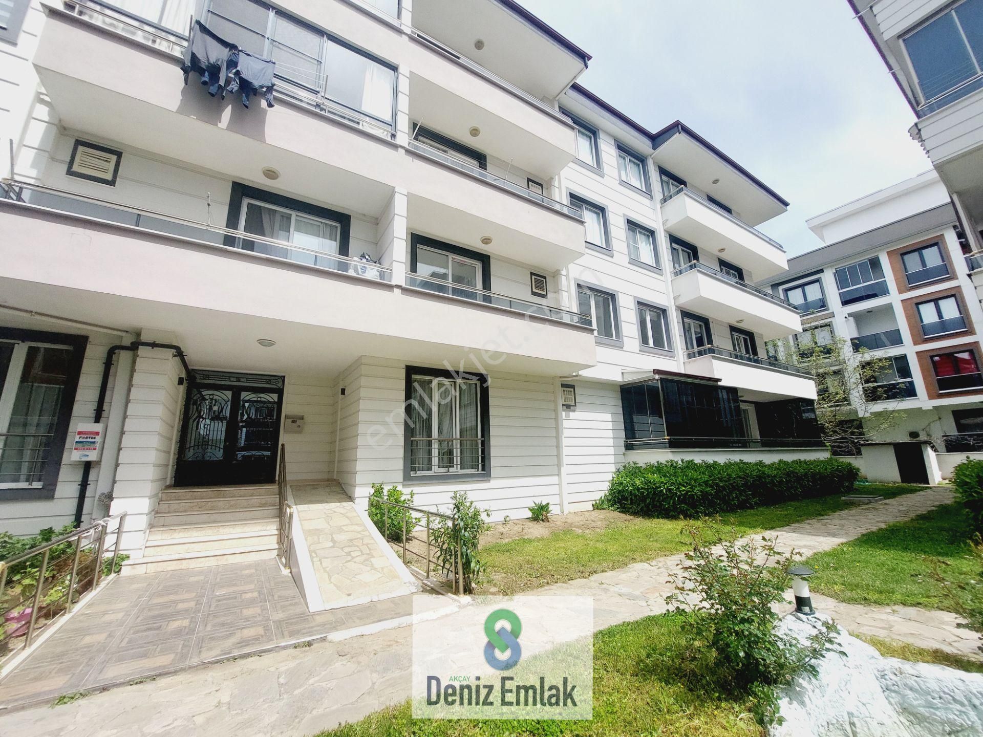 Denizden Akçayda Arakat Asansörlü Doğalgaz Kombili Satılık 3+1 Daire.