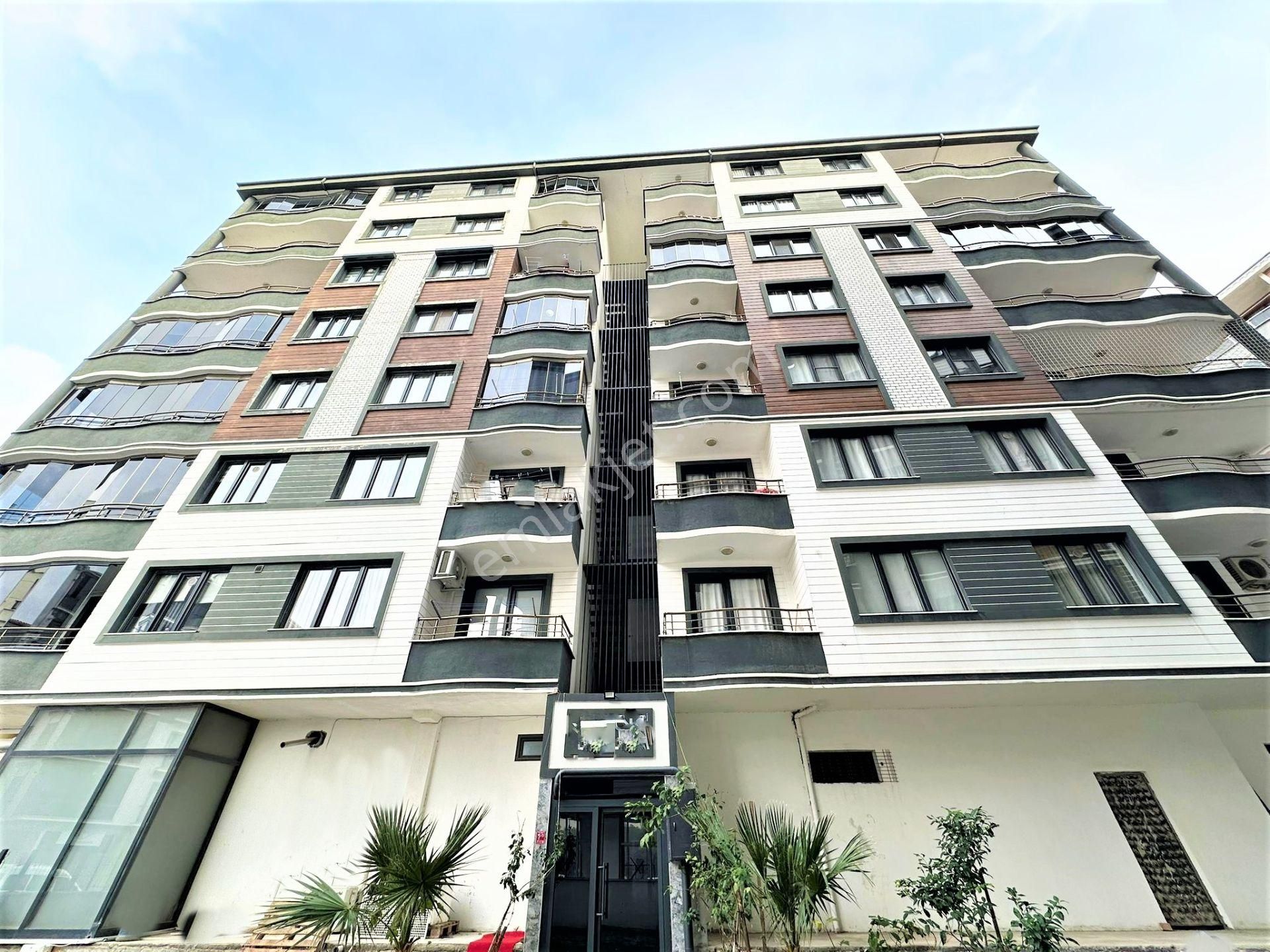 Aygülden Edremit Kadıköy'de Ful Krediye Uygun Siteiçi Ara Kat Ön Cephe Ayrı Mutfak 3+1 Satılık Daire