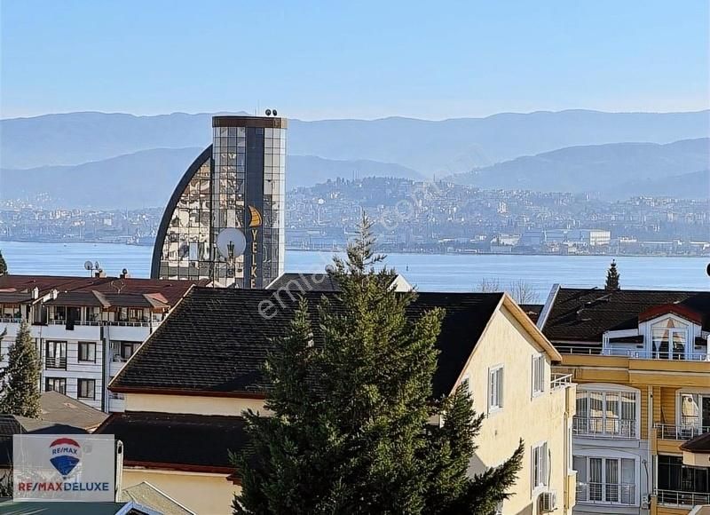 60 Evler'de Satılık Deniz Manzaralı & Eğimsiz 4+1 Çatı Dubleks