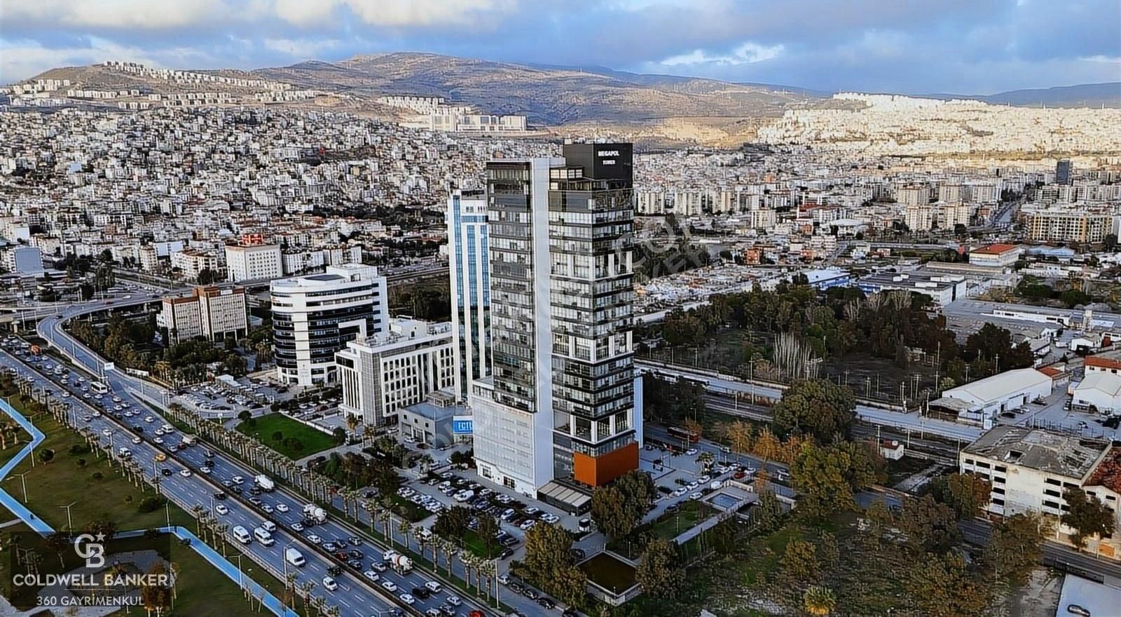 İzmir Megapol Tower'da Satılık Ultra Lux Rezidans Ve Ofis Katı