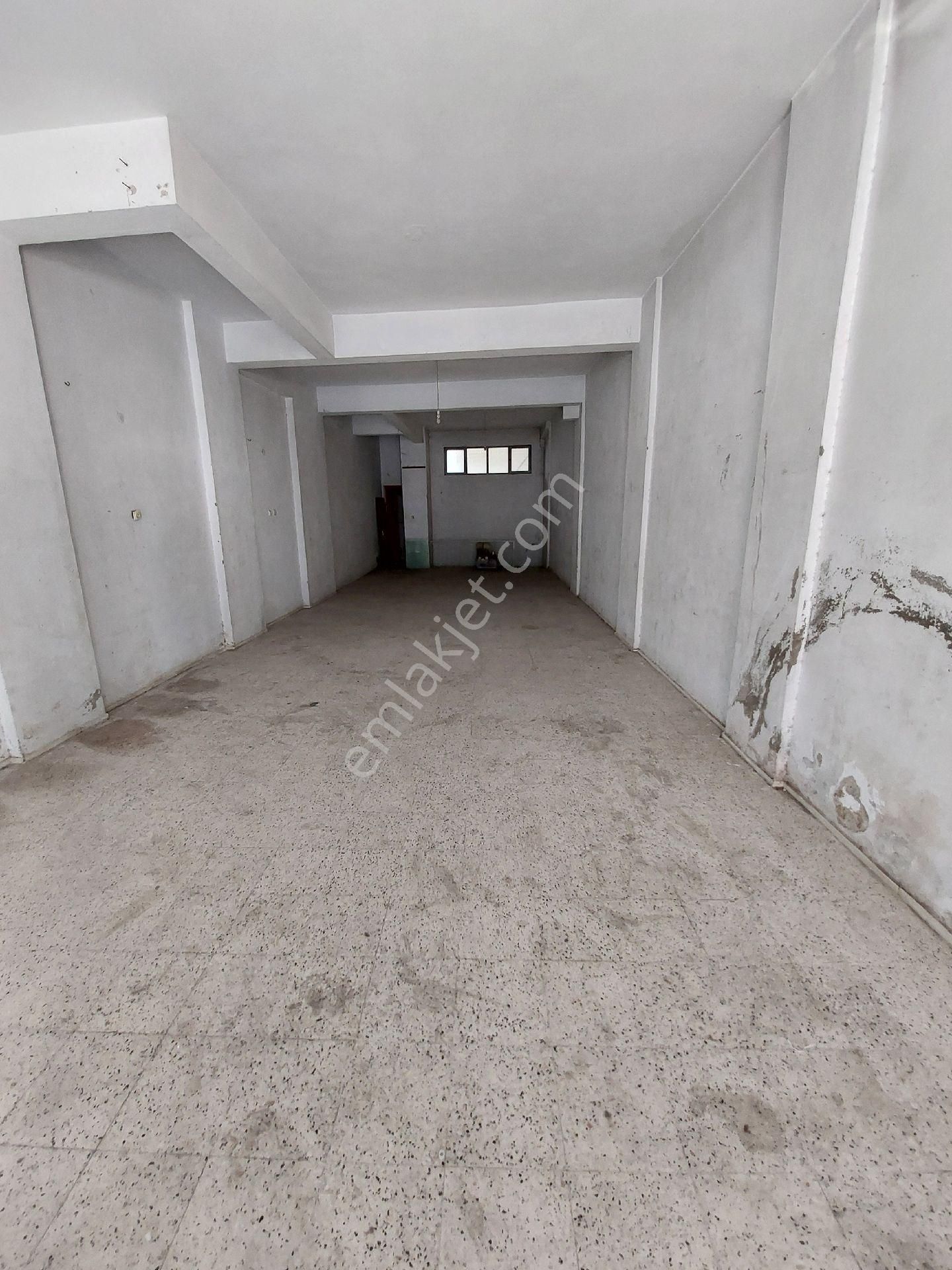 Beşeylül Ortaokulu Ccivarı 210 Metrekare Kkiralık Dükkan