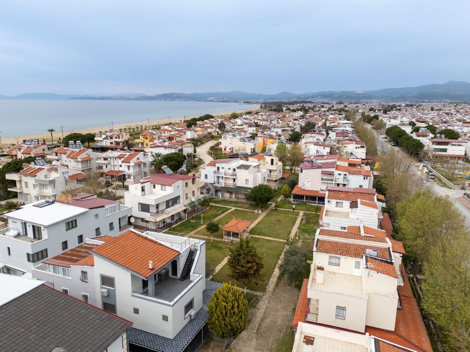 Kuşadası Güzelçamlı Bölgesinde Denize 4. Sıra Villa