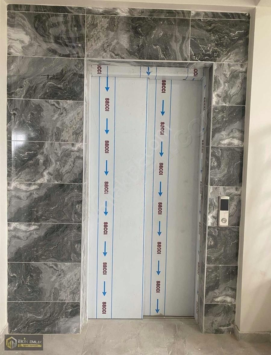 Karatay İstiklal Mahallesi Şehir Has. Yakını 4+1 Sonkat Daire