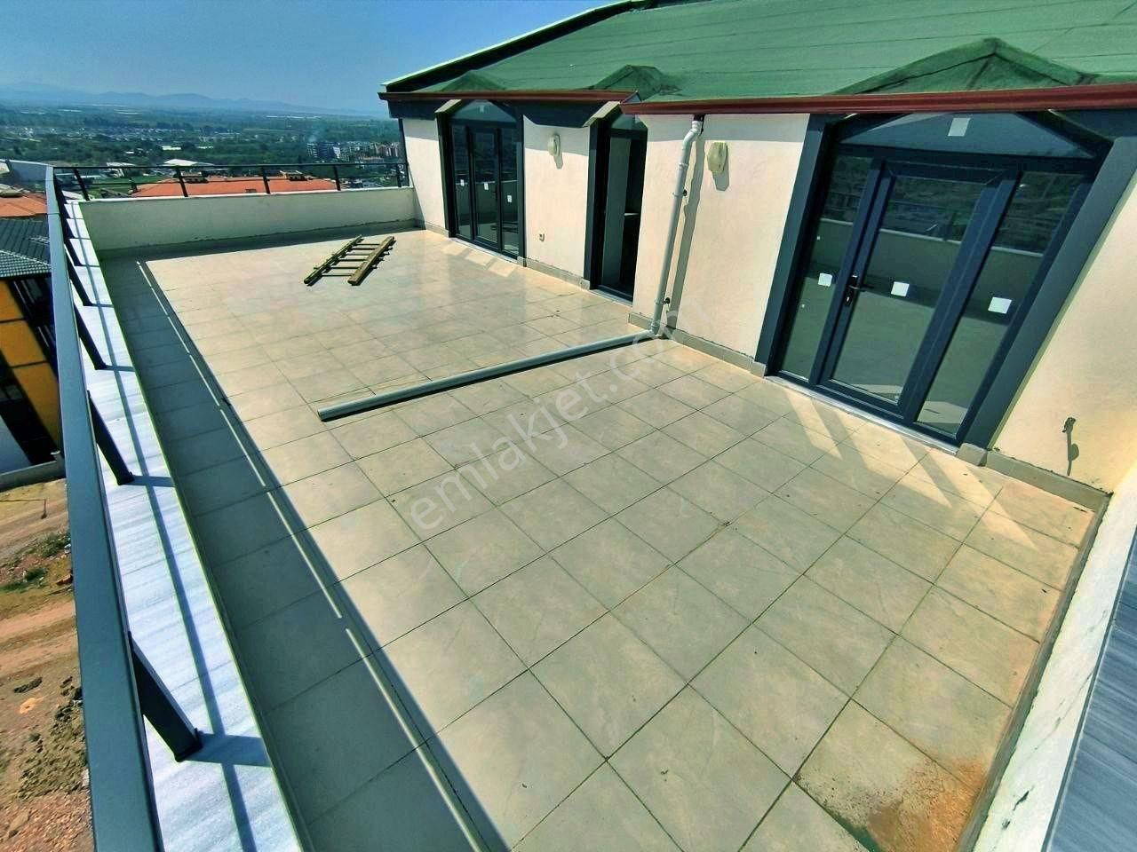 Uytundan Edremitte Körfez Manzaralı Ultra Lüx 4+1 Dubleks Daire