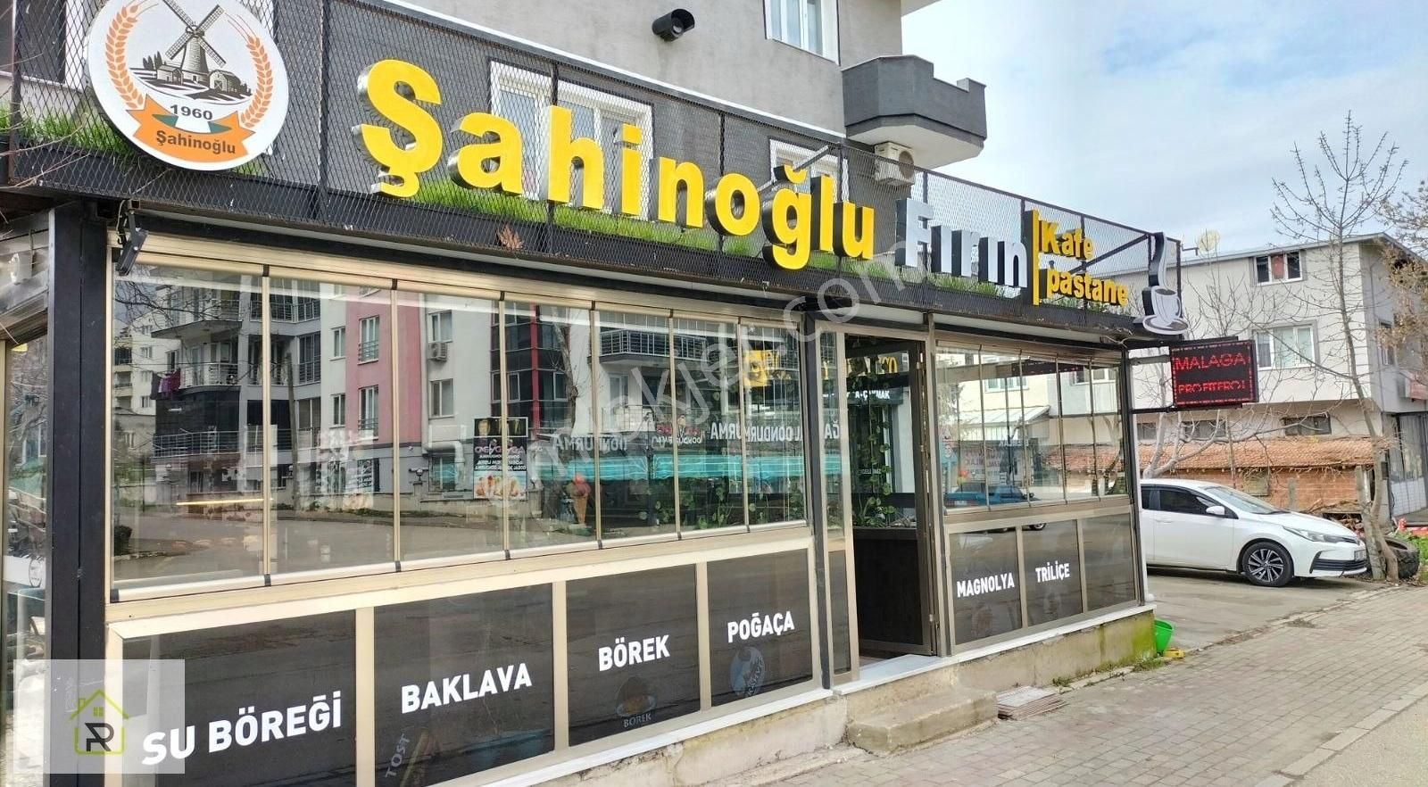 Relax Tr'den Akçalar'da Ana Cadde Üzeri Pastane