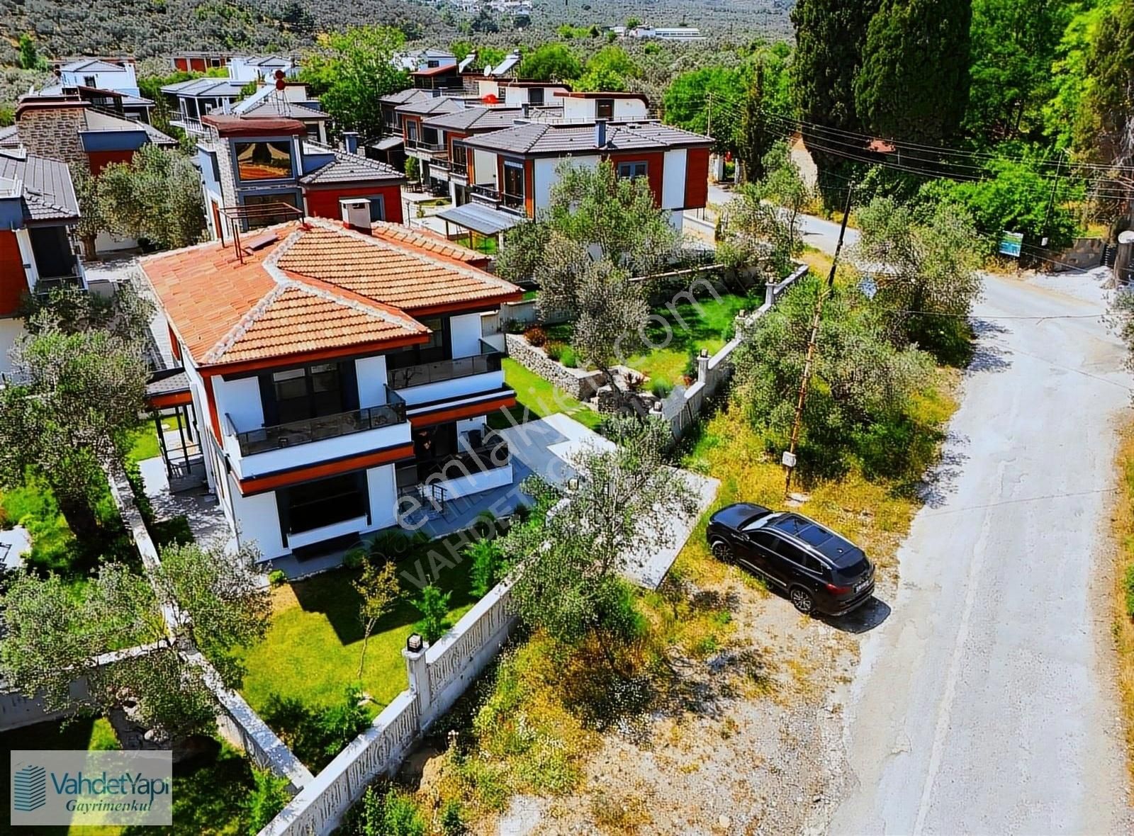 Vahdet'ten Güre'de Tam Müstakil 7+1 Harika Bahçeli Süper Villa ! - Görsel 23