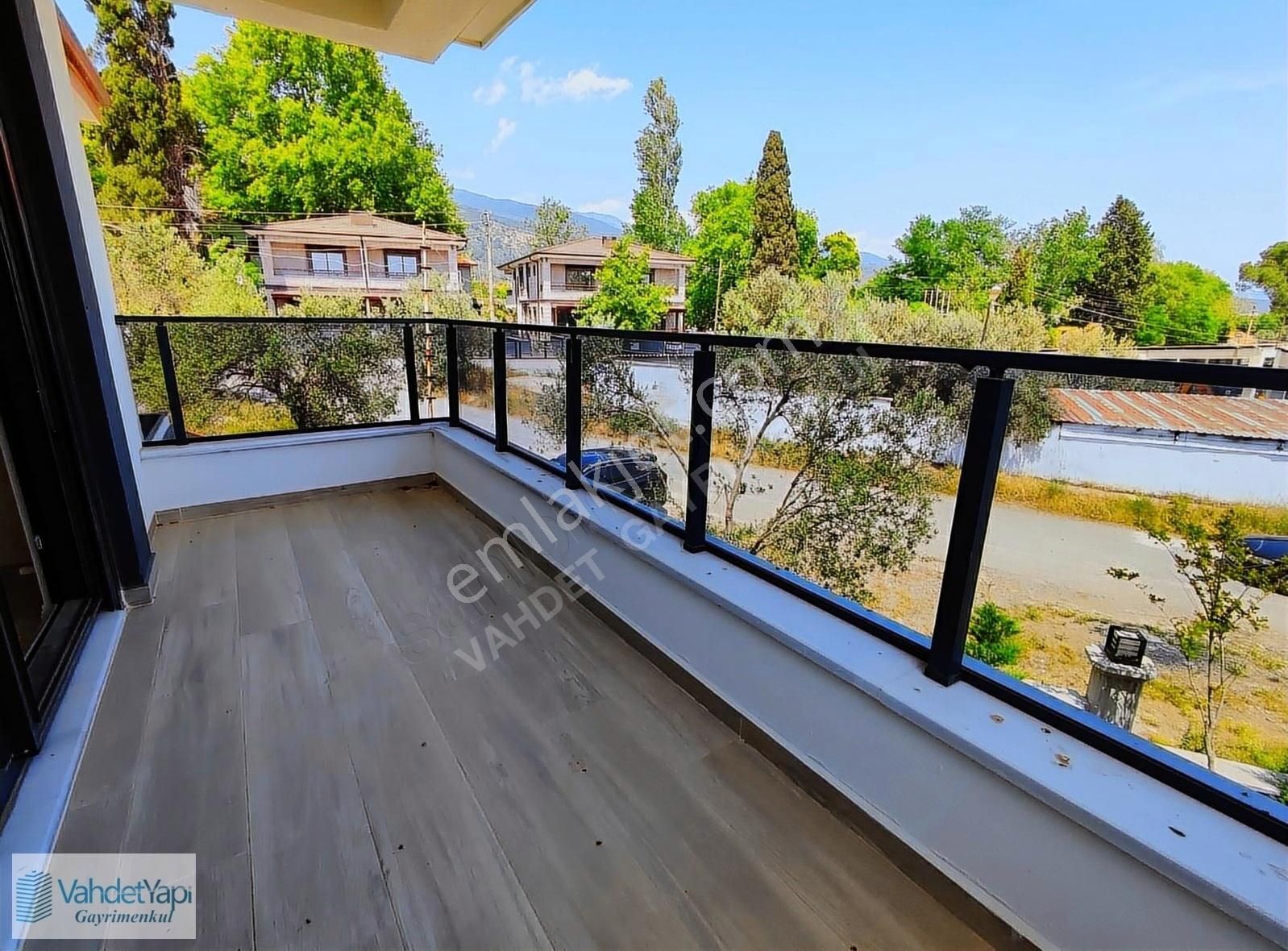 Vahdet'ten Güre'de Tam Müstakil 7+1 Harika Bahçeli Süper Villa ! - Görsel 17