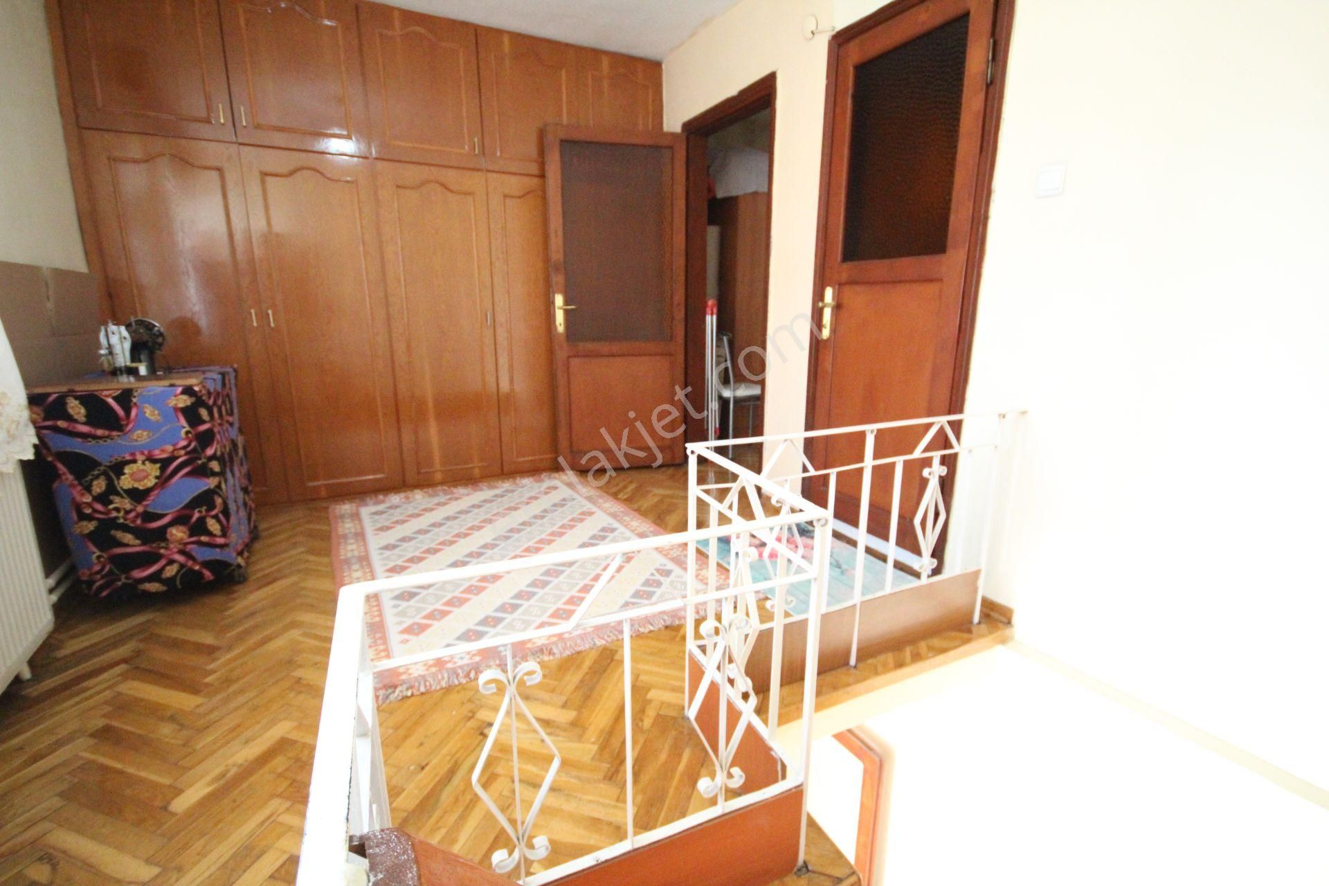 Old City'den Beyaz Konaklar Yanı 1994 Yapımı 4+1 5.kat Dublex Fırsat Teraslı Daire. - Görsel 18