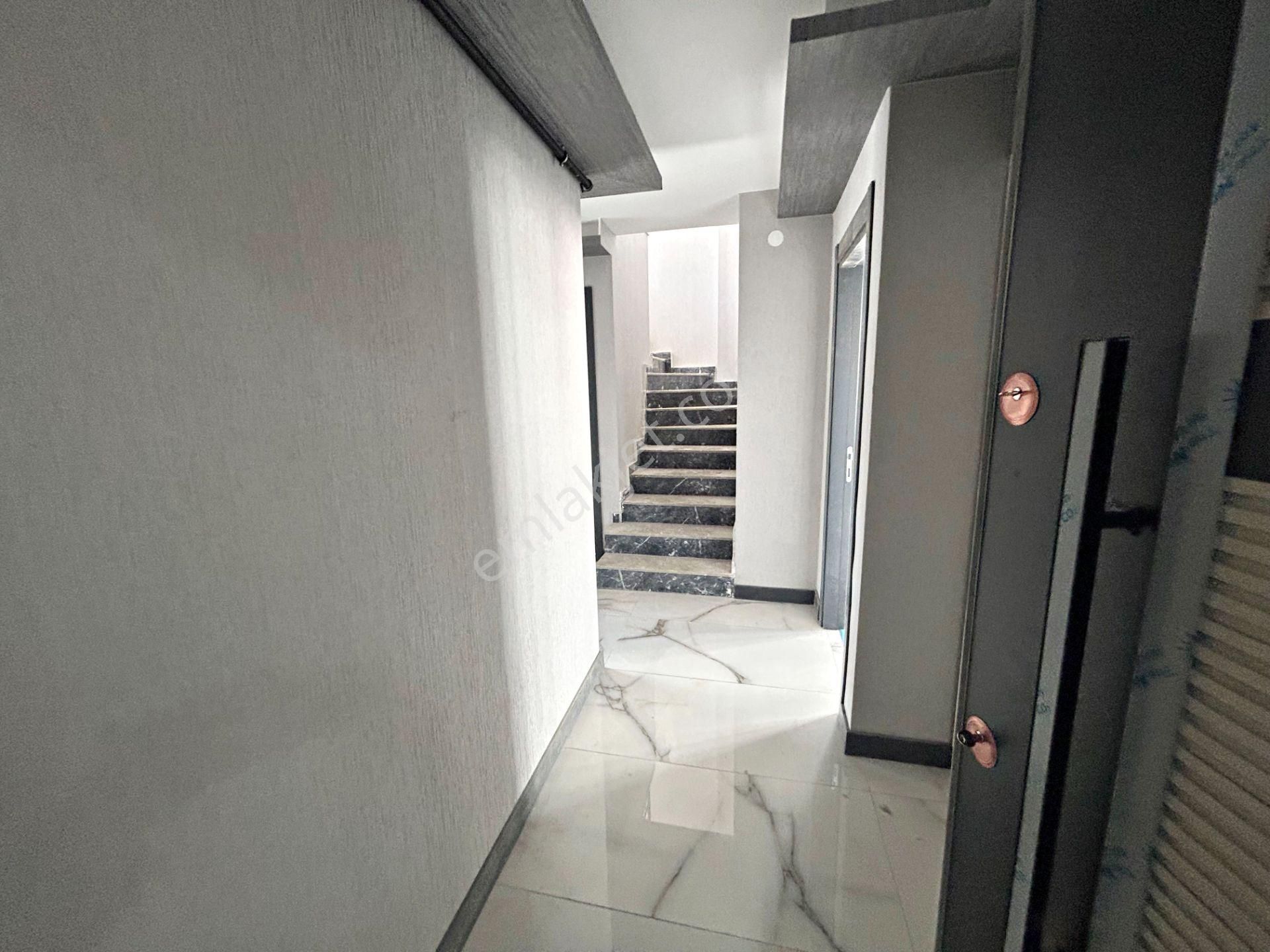 2+1 Sıfır Harika Lokasyonda Teras Balkonlu Asansörlü Daire! - Görsel 4