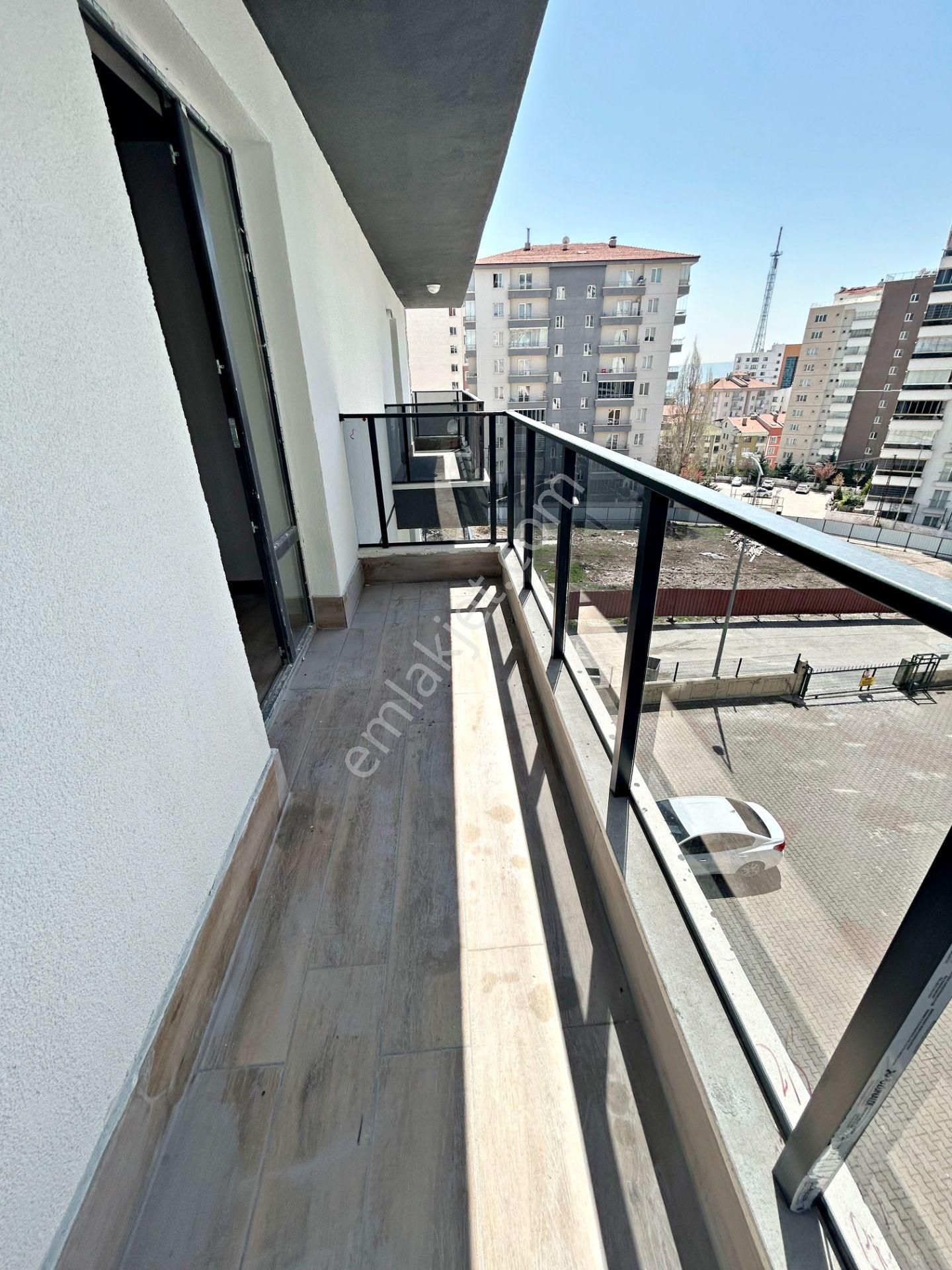 2+1 Sıfır Harika Lokasyonda Teras Balkonlu Asansörlü Daire! - Görsel 18