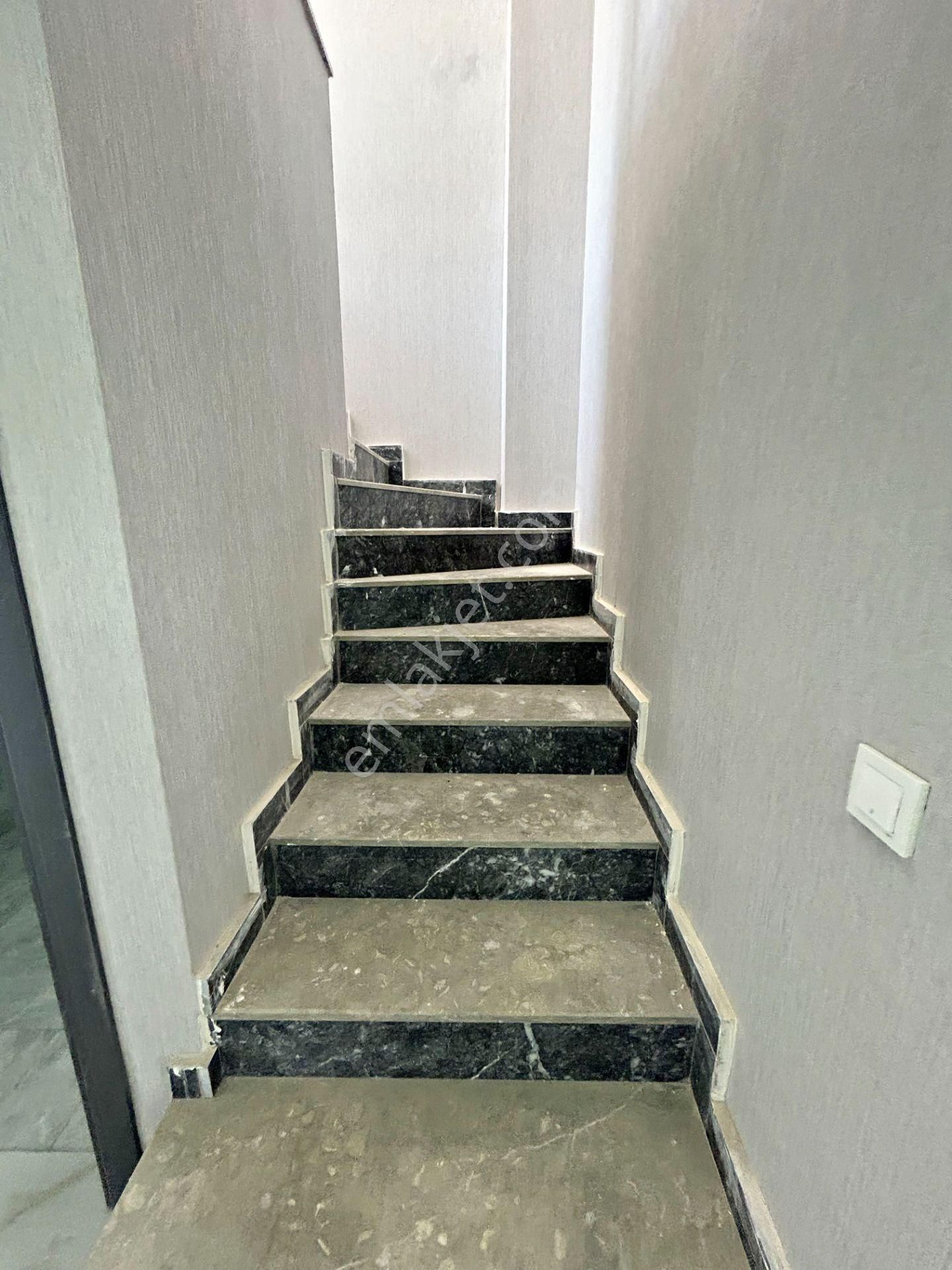 2+1 Sıfır Harika Lokasyonda Teras Balkonlu Asansörlü Daire! - Görsel 22