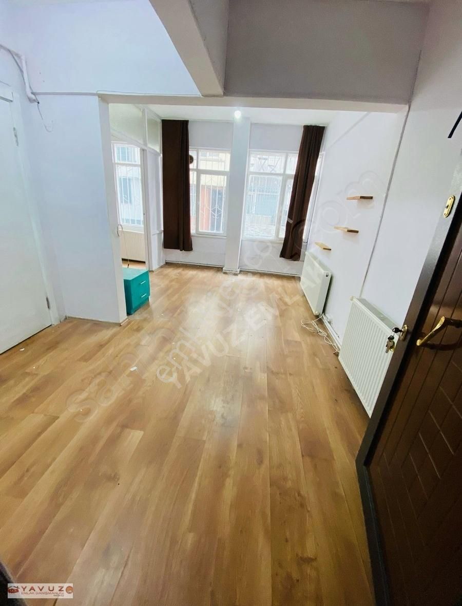 Yavuz Emlak / Beşiktaş Merkezde Düz Ayak Boyalı 2+1 Daire