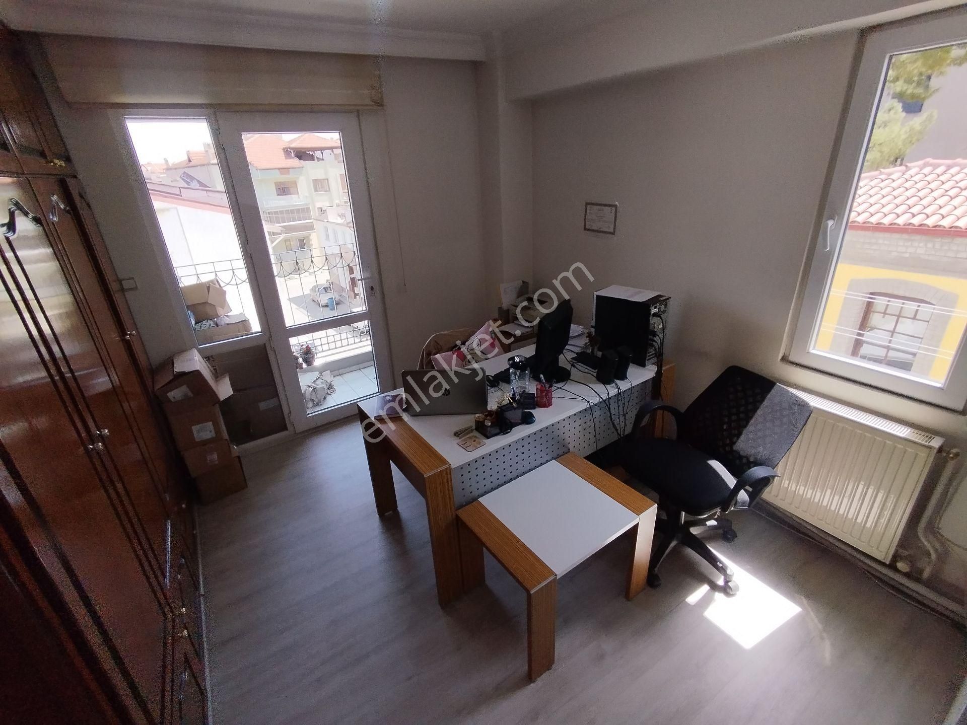 15 Mayıs Mahallesi Denizli Çarşısı Arkası 3 Cepeli Arakat İşyeri Kiracılı Önü Açık Köşe Daire - Görsel 2