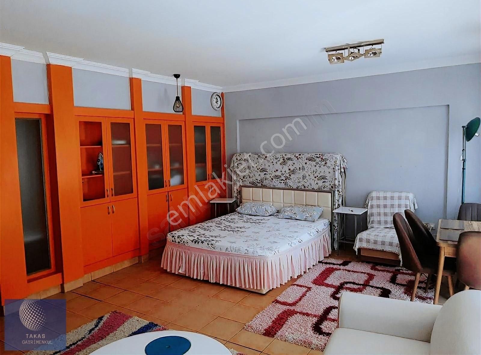 Çarşı İçinde Merkeze Yakın Eşyalı Kiralık Geniş 1+1 Daire