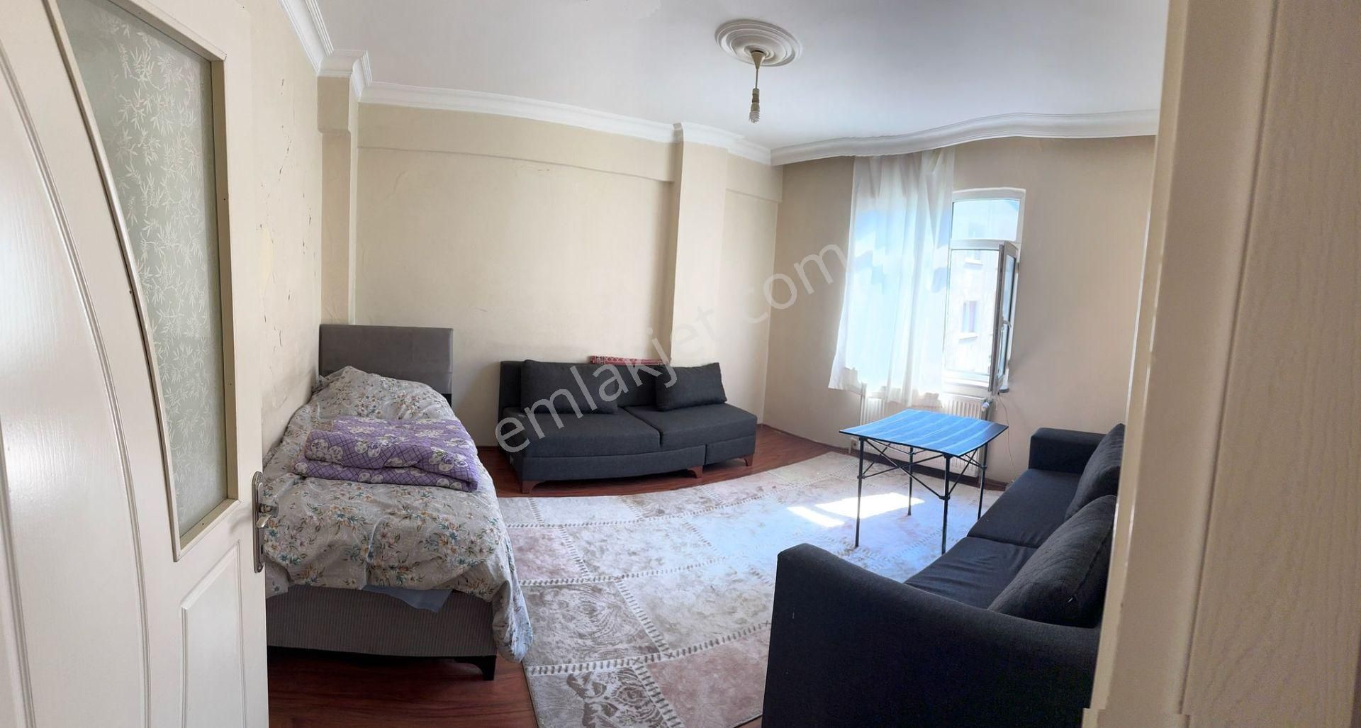 Yenibosna Zafer Mahallesinde Satılık Ara Kat Daire Güney Cephe