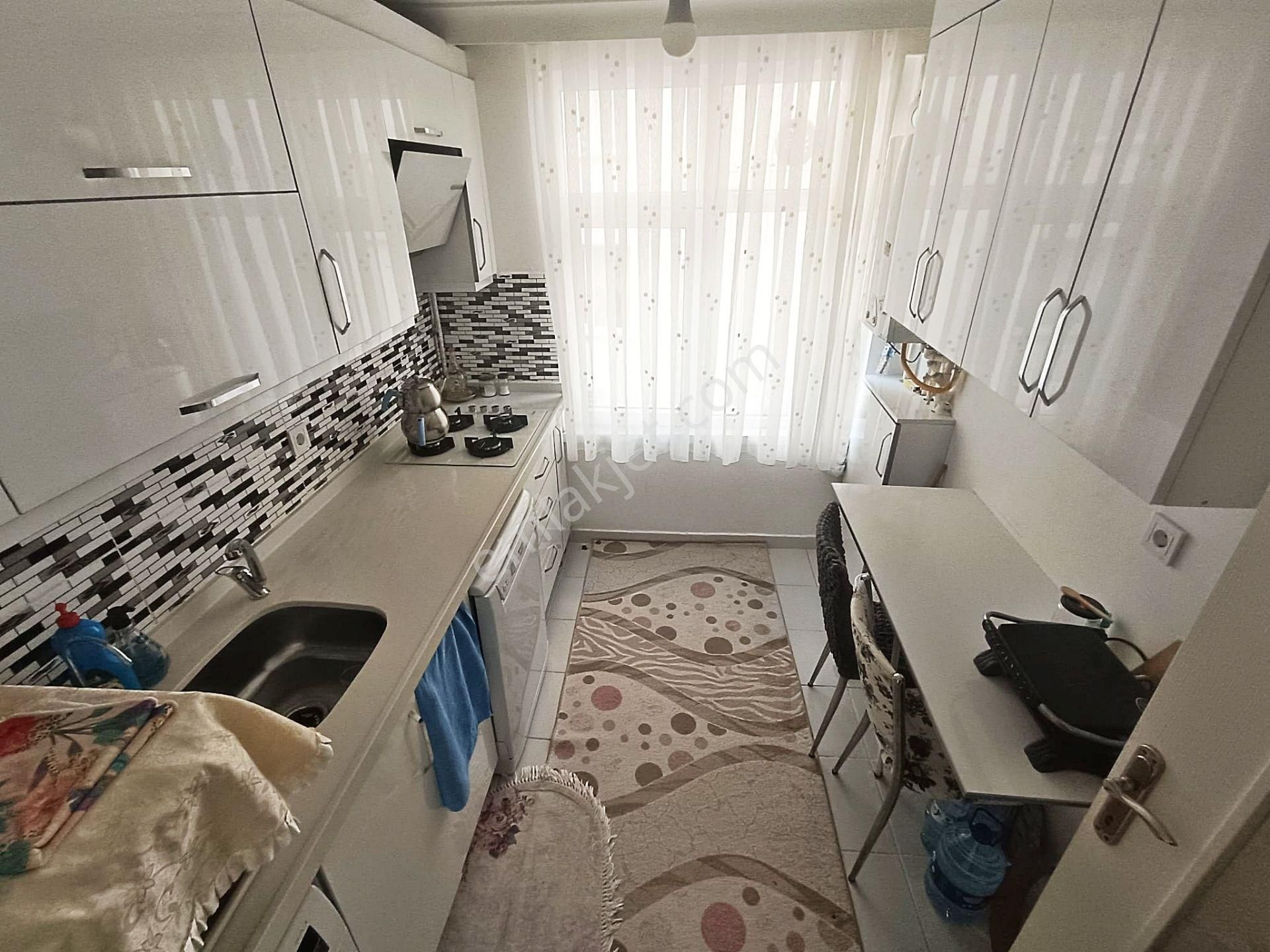 Yükseltepe'de Altı Daire Giriş Kat Yapılı Balkonlu Tertemiz 1+1/75 M2 Satılık Daire