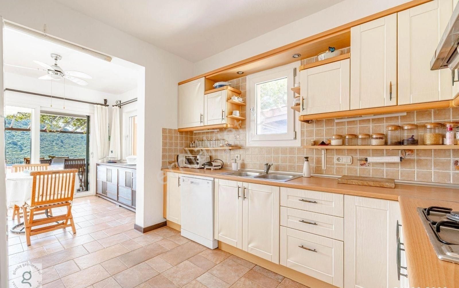 Bodrum Adabükü'nde Denize En Ön Sıra  Manzaralı Müstakil Villa - Görsel 35