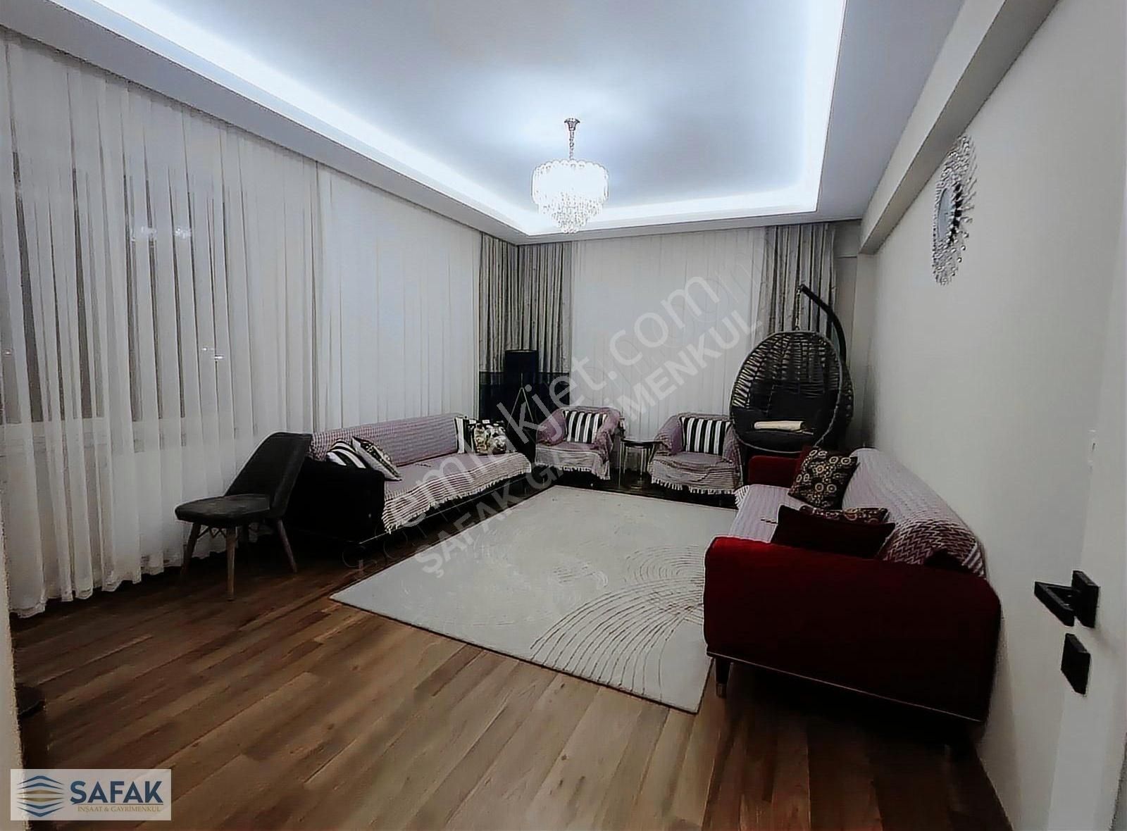 Şafak'tan Ertuğrulgazide Vadi Manzaralı 3.5+1 Satılık Daire