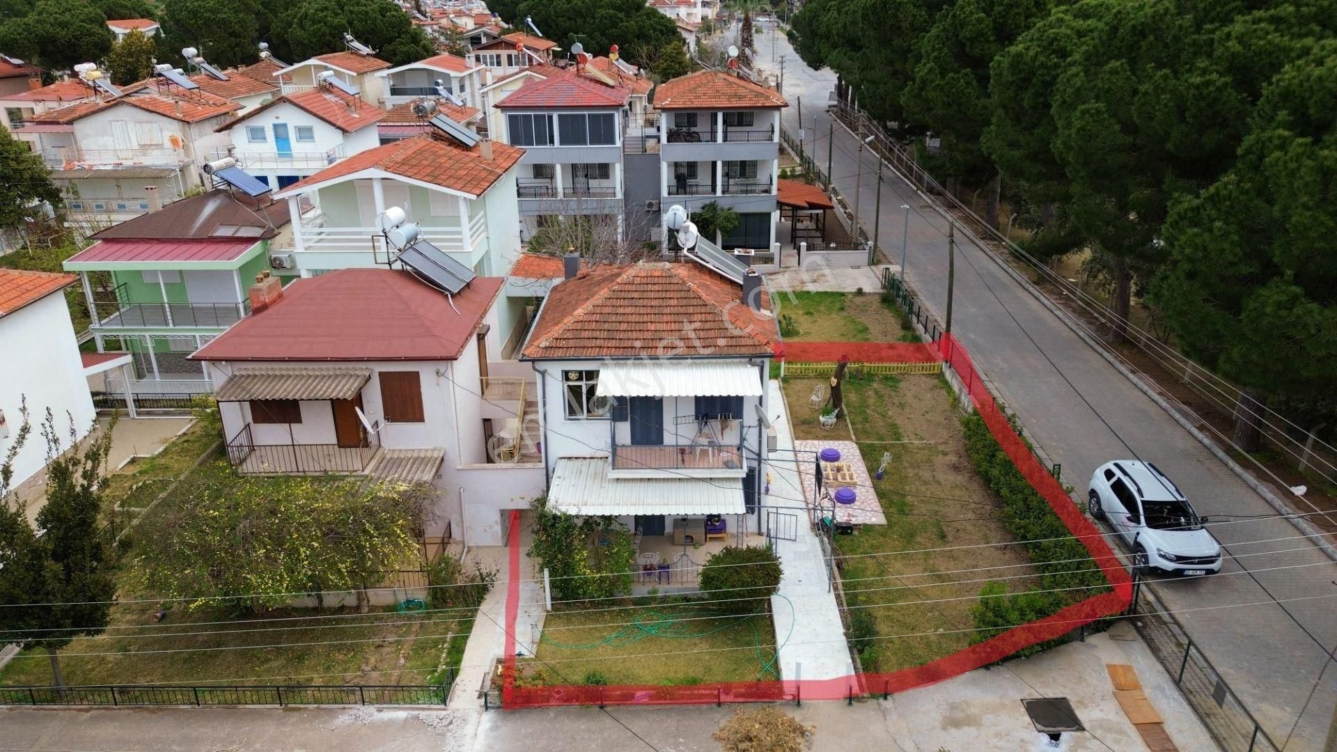 Kuşadası Davutlar Sahile 100 Metre Satılık Villa
