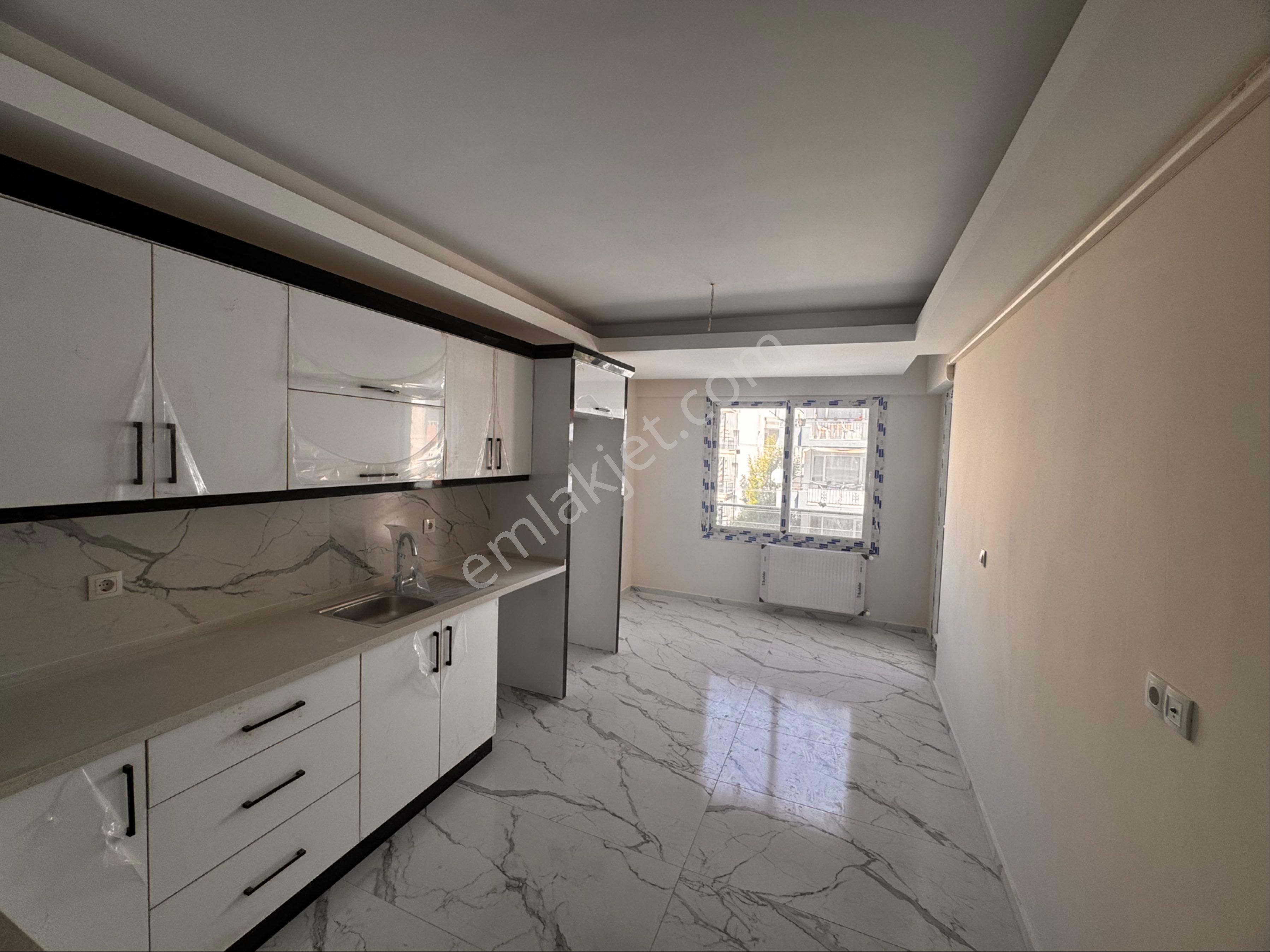 Su Emlaktan Satılık 4+1 Daire