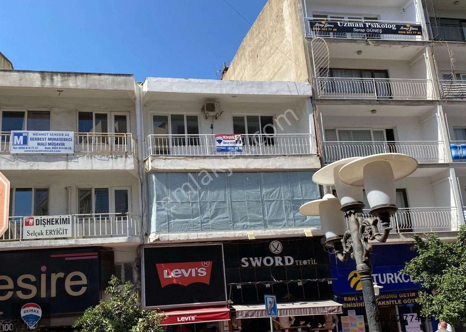 Kuşadası İnönü Bulvarı’nda Kiralık 2+1 Ofis