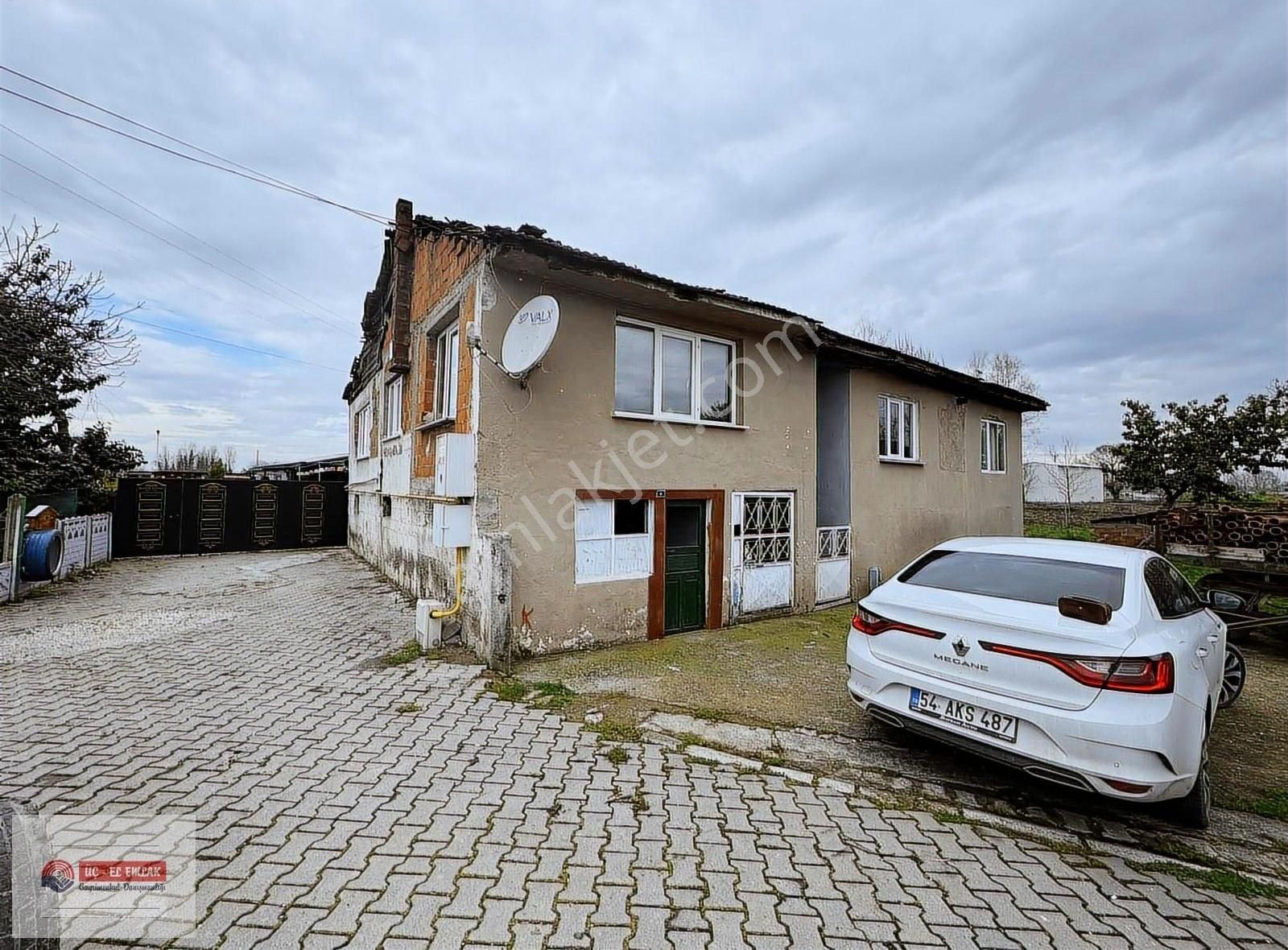 Epçelerde Köy İçi İmarlı Sokak Cepheli Mükemmel Arsalı Satılk Ev