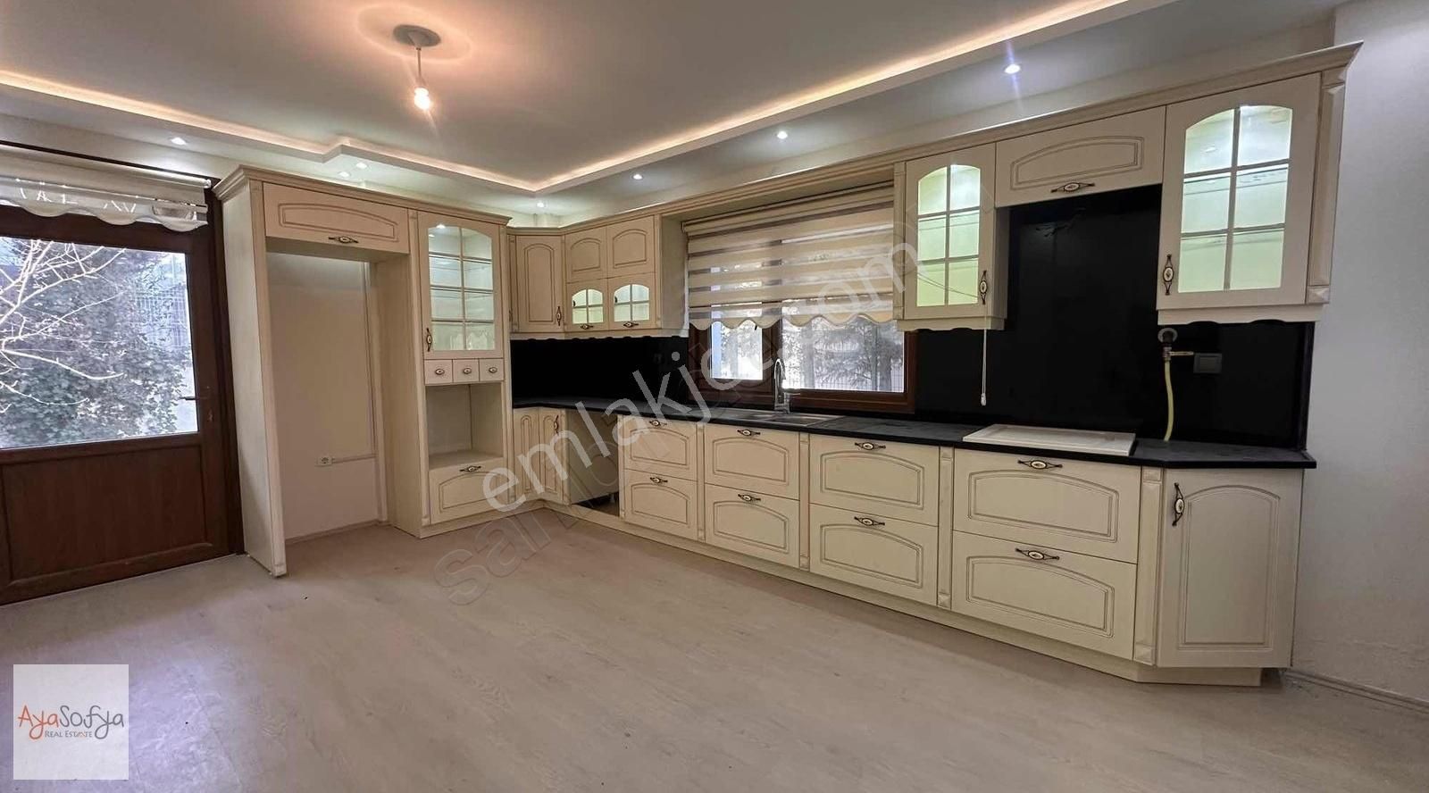 Yalova Merkez Kazım Karabekir 450m2 Satılık Müstakil 11+1 Villa - Görsel 11