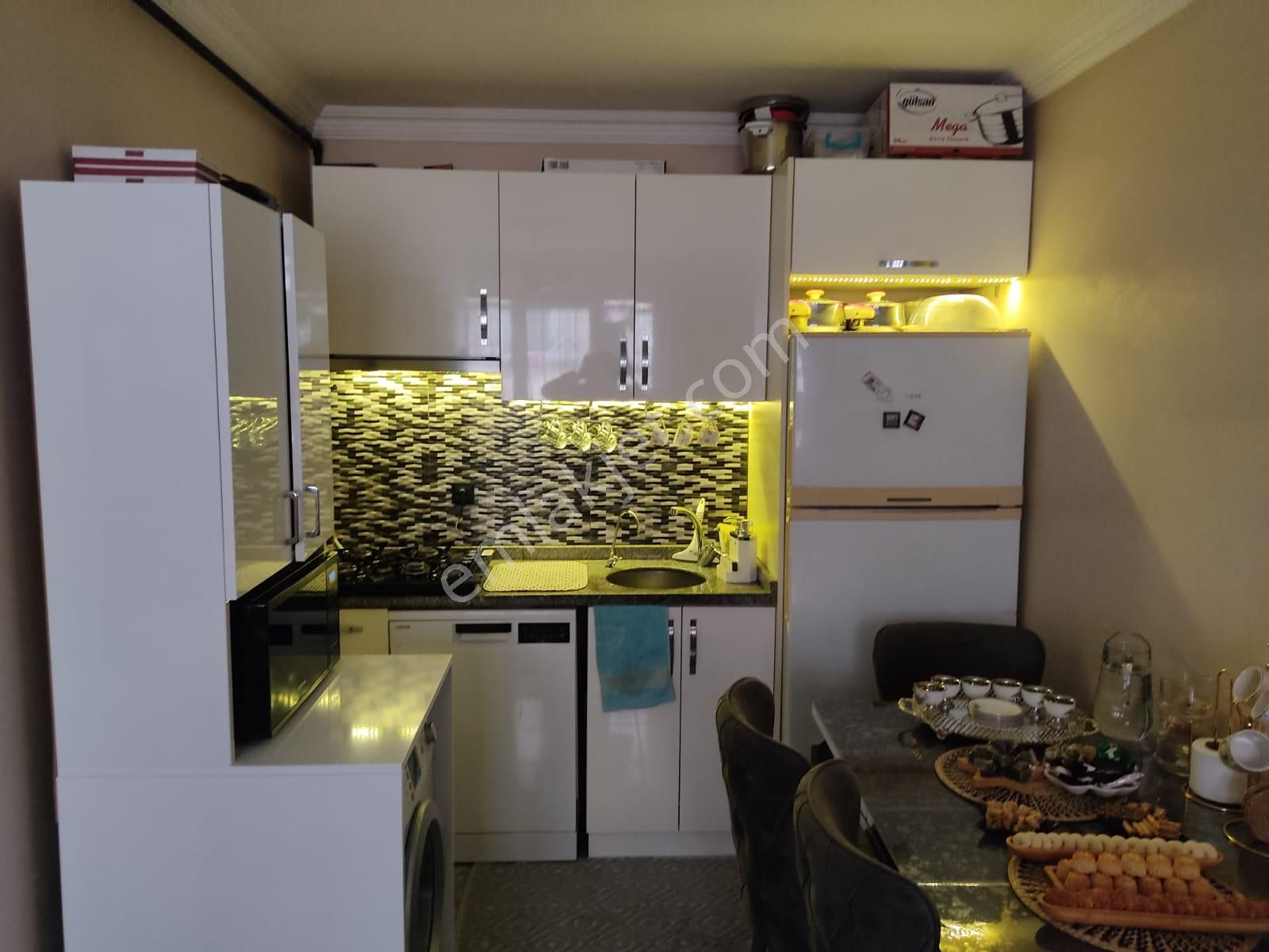 Çağlayan Adliyeye Metrobüse 8 Dakika Mesafede 70m2 Kombili 2+1 Yüksek Giriş Katı Yeni Binada Daire