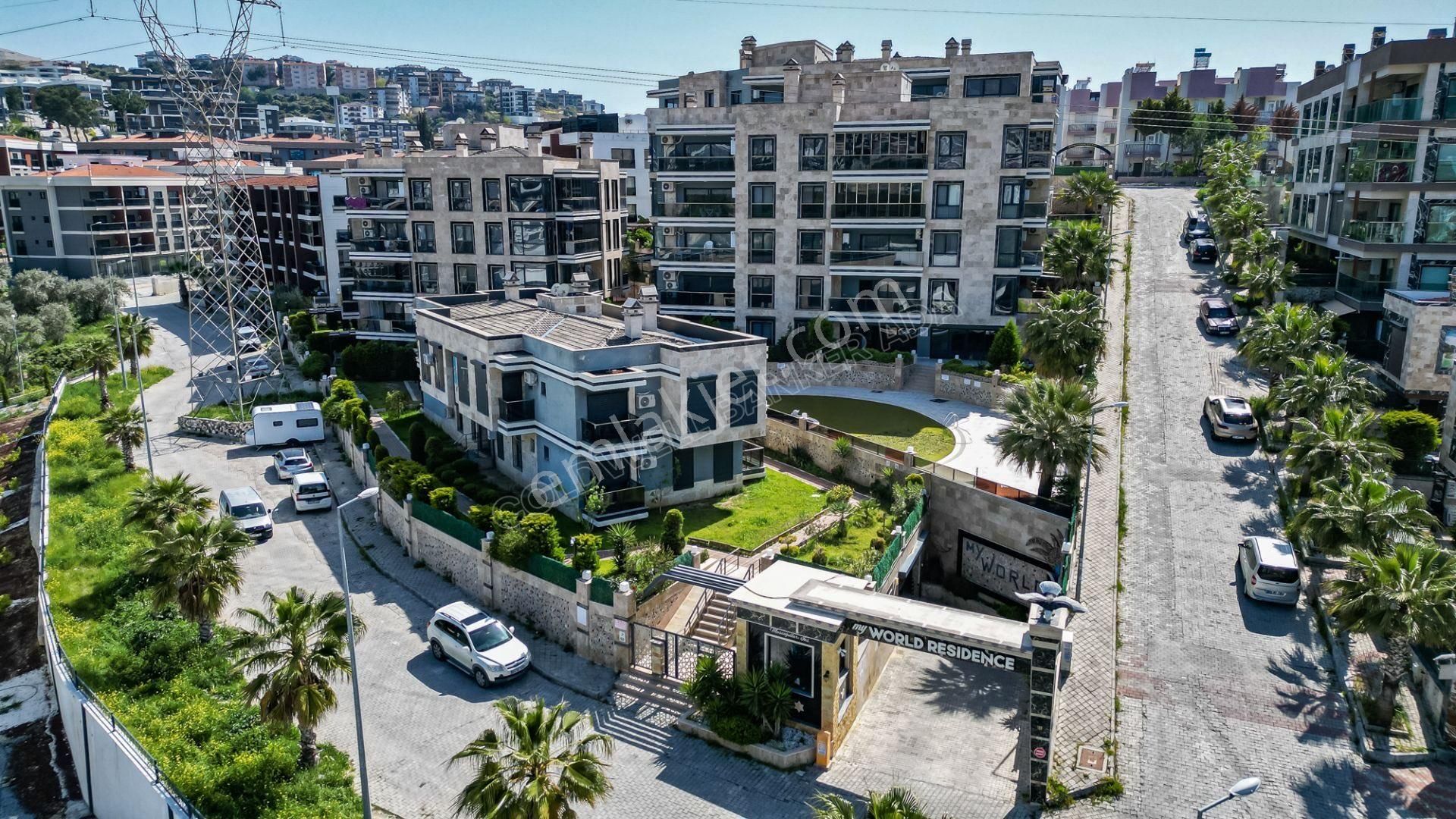 Kuşadası Merkezi Konumda Lüks Rezidans Daire 3+1
