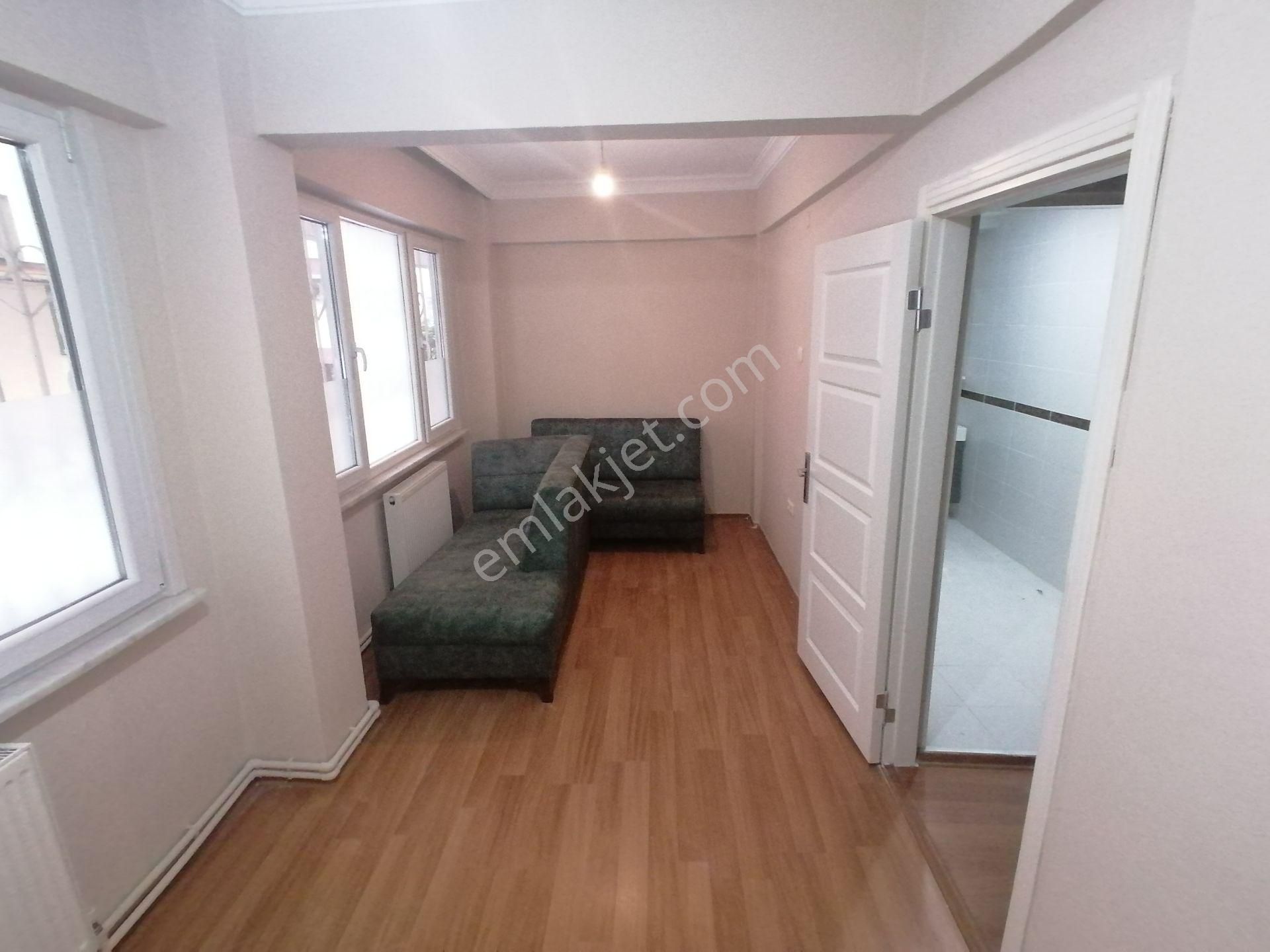 Şirinevler Metro Metrobüse Yakın Satılık 50 M2 1+1 Daire