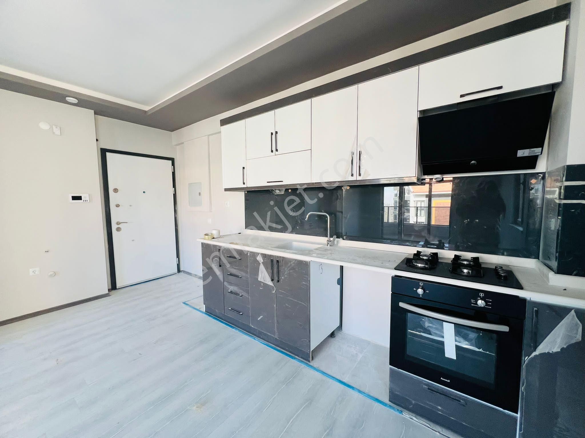 İncek Emlaktan 3. Kat Konumunda Geniş M2 Kiralık 1+1 Daire