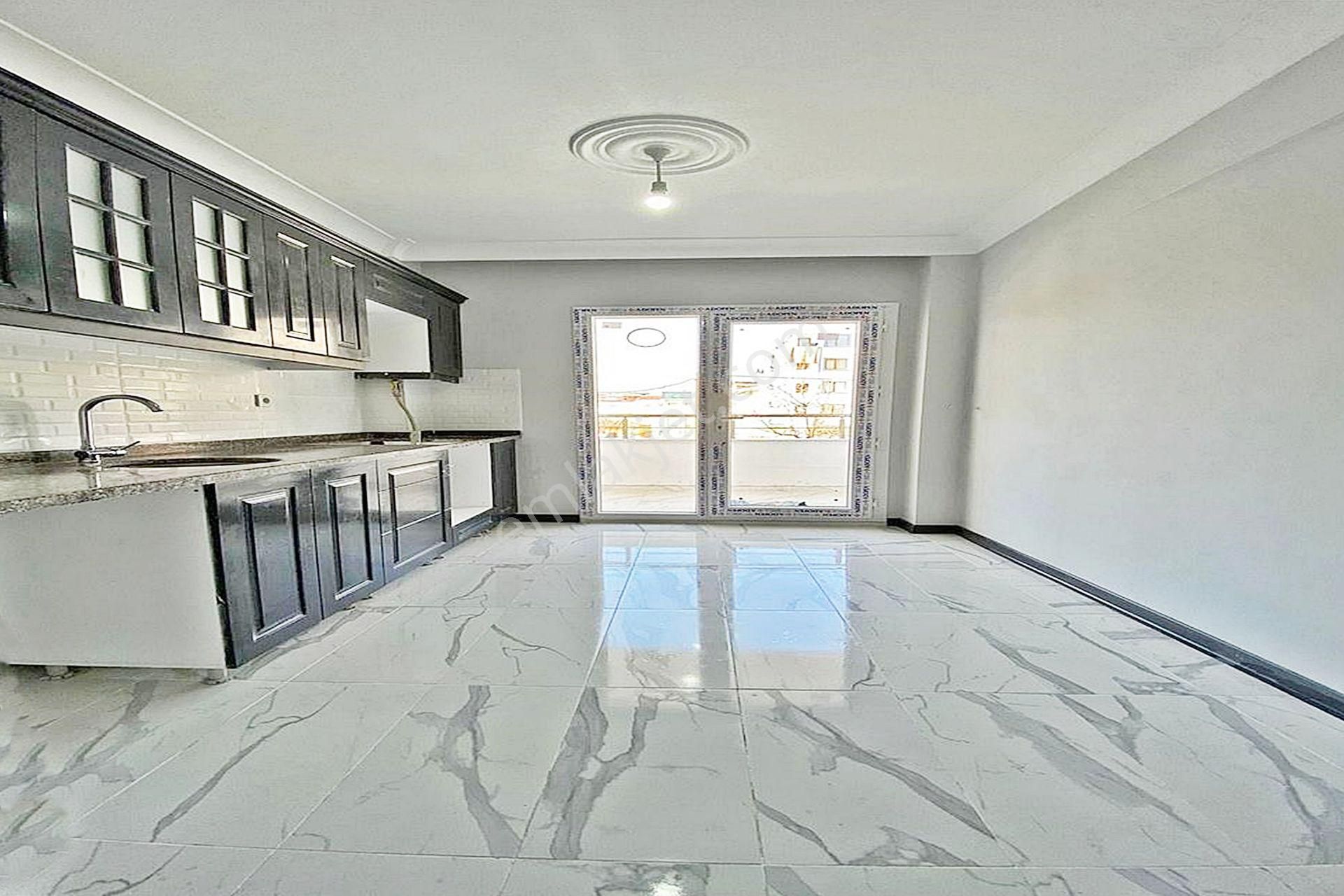 Bahçeşehir Merkezde 3+1 Lüx Tasarımlı Geniş M2 Satılık Daire