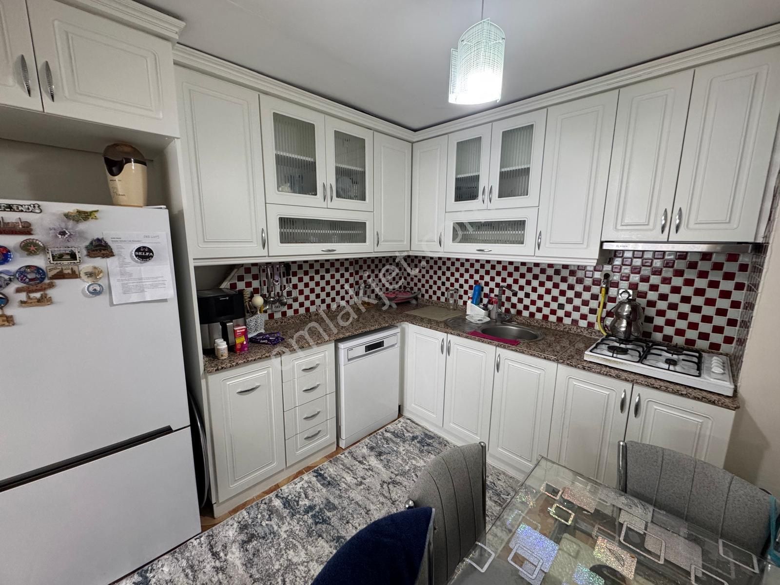 Alaybey Mahallesinde 3+1 Asansörlü Ara Kat Daire Fırsatı