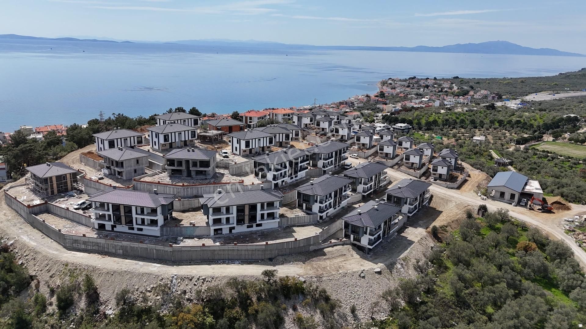 Küçükkuyu'da Ful Deniz Manzaralı Havuzlu Villa - Görsel 13