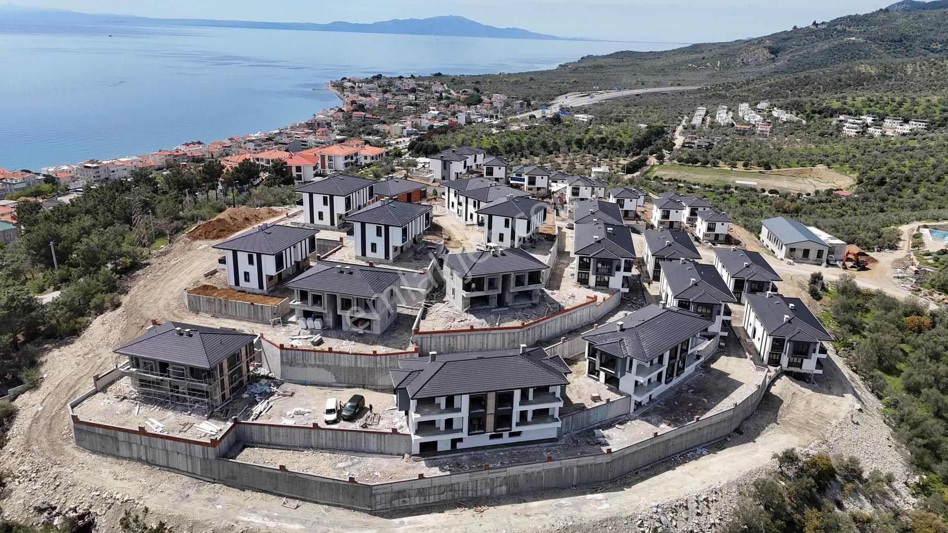Küçükkuyu'da Ful Deniz Manzaralı Havuzlu Villa - Görsel 12