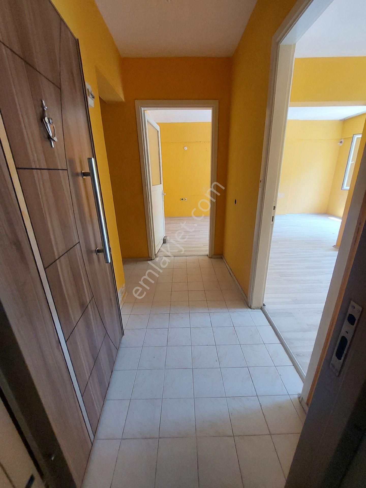 Kiralik Daire Yeni Mah 2+1 100 M2 M. Akif Okulu İle Fatih Okulu Arasında