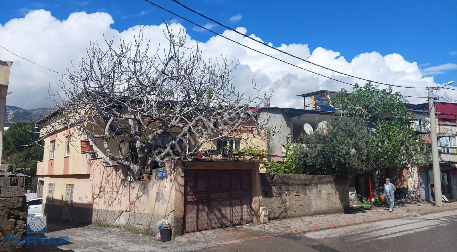 Binevler Turyapdan Abdulhamithan Civarı Müstakil İki Katlı Ev