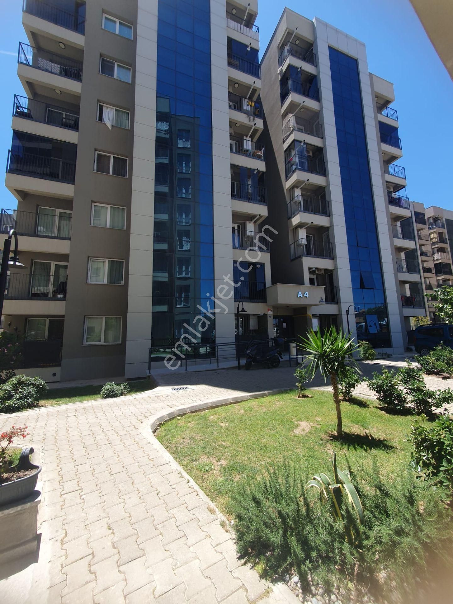 Karabağlar Folkart Line'de Satılık Daire 3+1 Lüx Site A.otopark 7/24 Kameralı