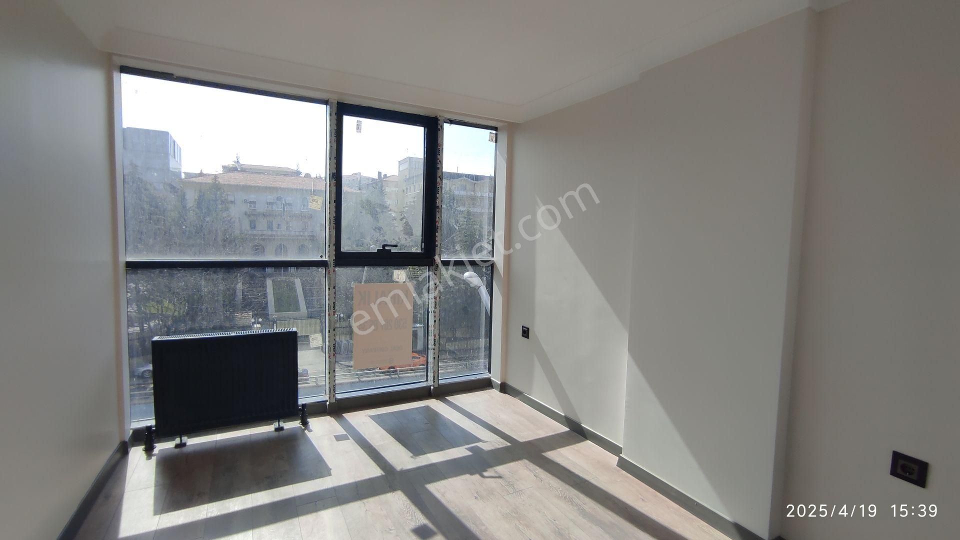 Atatürk Bulvarında 1+1 Lüks Daire/1+1 Lux.apart. On Atatürk Blv. - Görsel 21