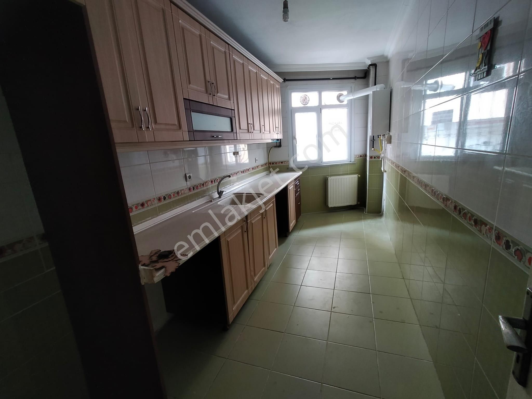 İstanbul Esenyurt Kıraçda 2+1 90m2 Kullanışlı Satılık Yüksek Giriş.
