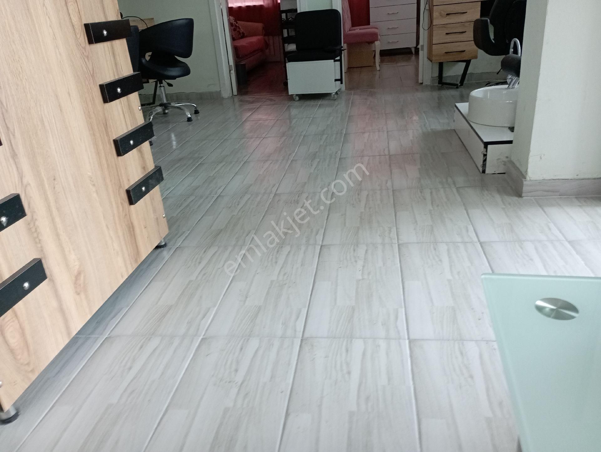 İşyeri Fiyat Düştü Köşebaşı Merkezî Yerde Depolu İşyeri